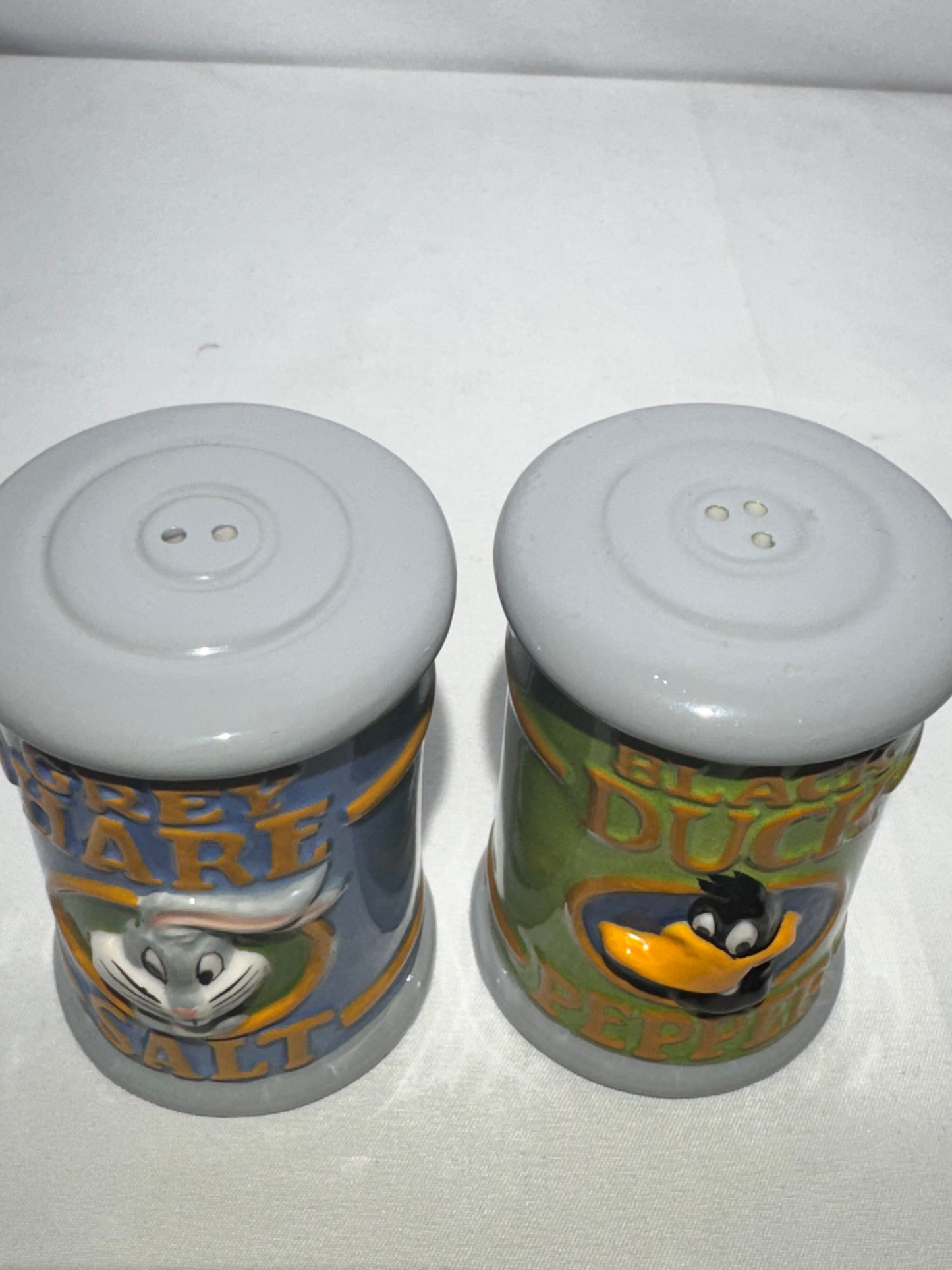 Bugs Bunny and Daffy Duck - salt and Pepper- Looney Tunes- Warner Brothers