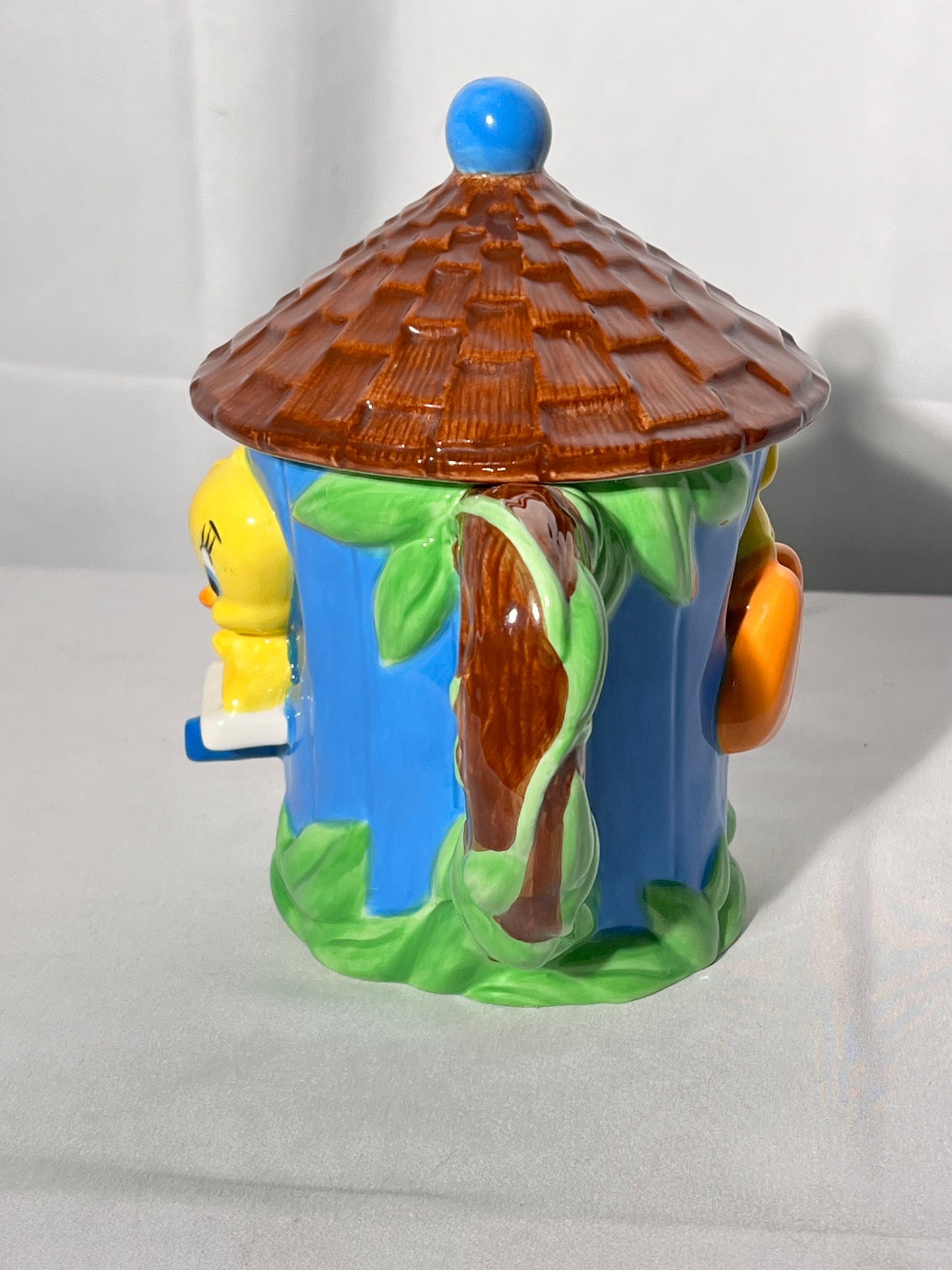Tweety Bird in Tree House- Teapot- Warner Brothers, Looney Tunes-1998
