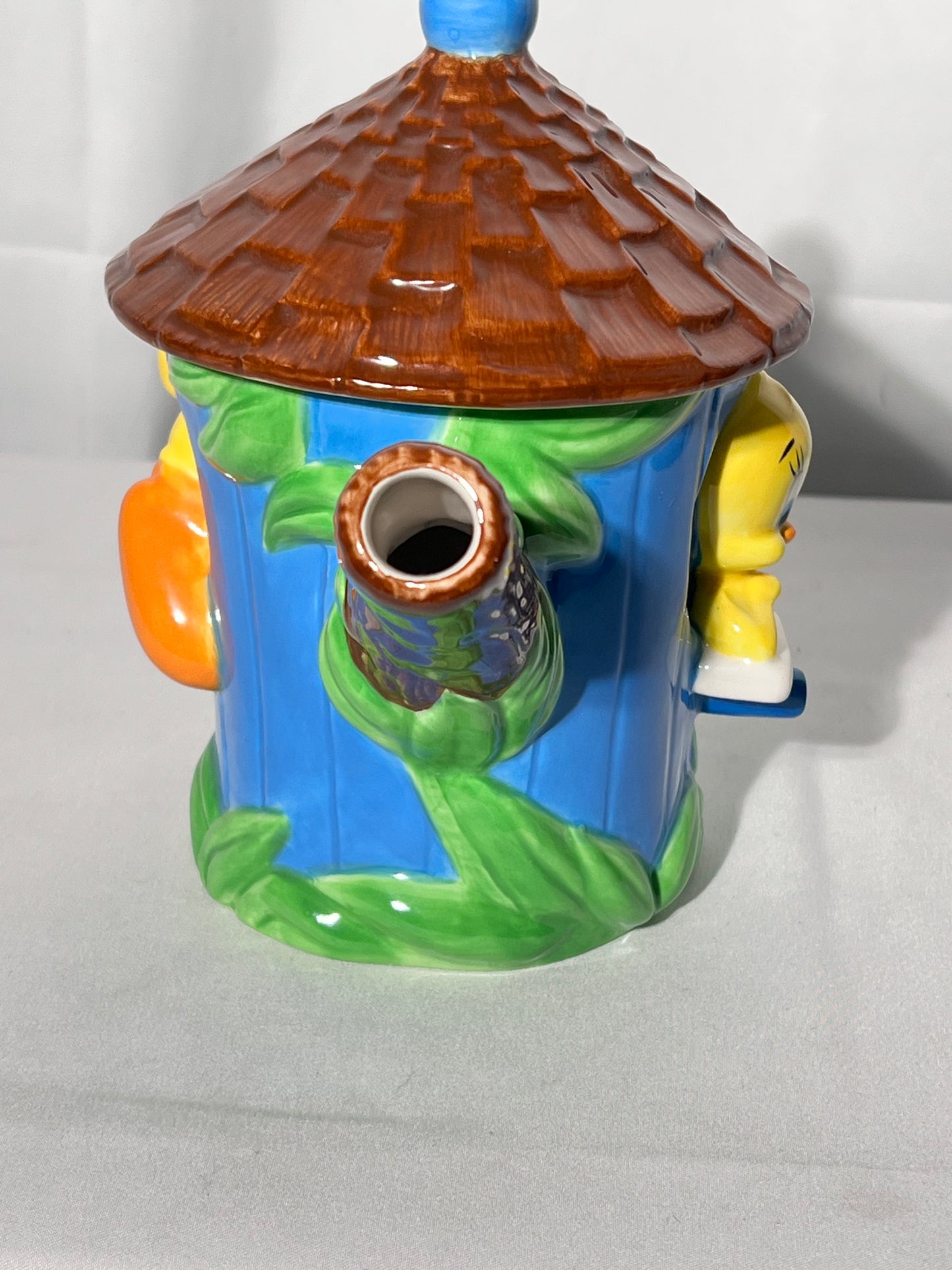 Tweety Bird in Tree House- Teapot- Warner Brothers, Looney Tunes-1998