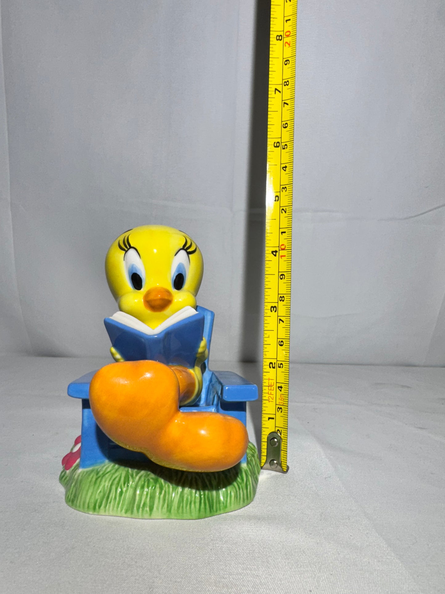 Tweety and lawn chair - Salt and Pepper - Looney Tunes- Warner Brothers