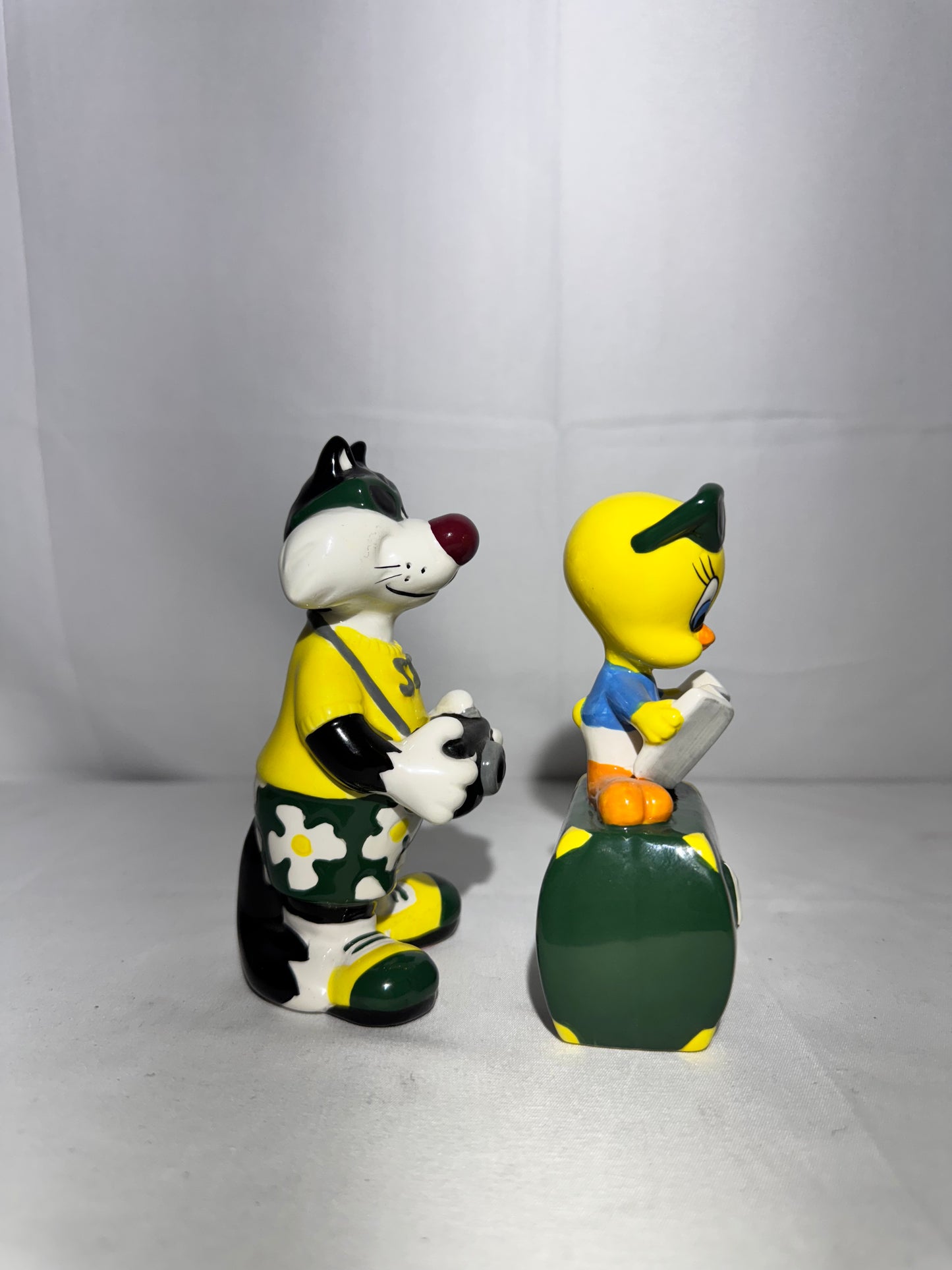 Tweety Bird and Sylvester- Salt and Pepper- San Francisco- Warner Brothers- Looney Tunes