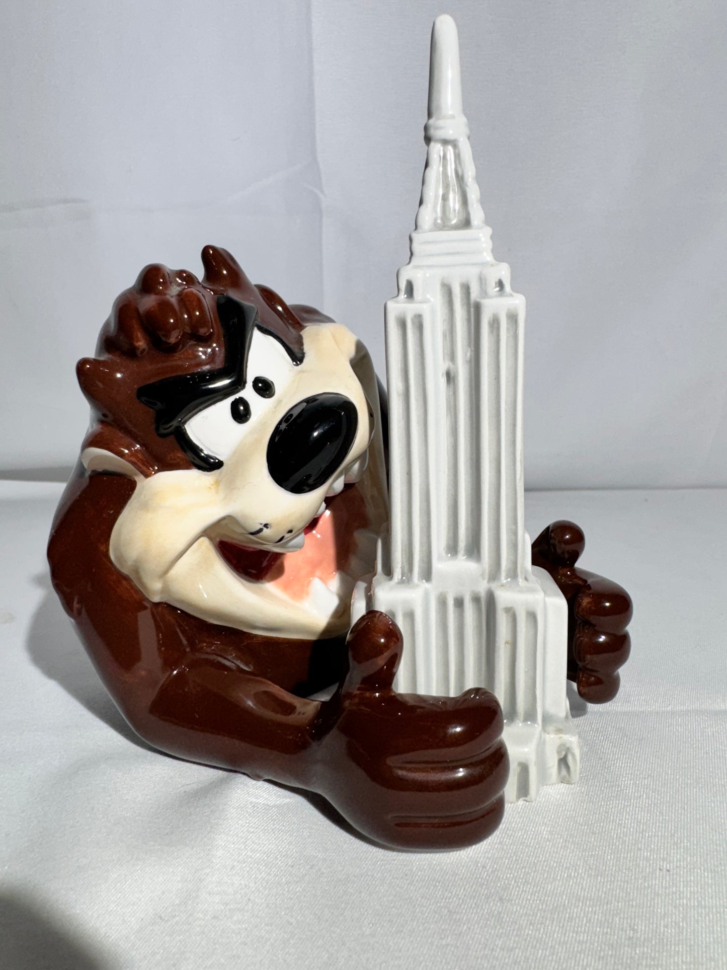Taz and Empire State Building- Salt and Pepper- Warner Brothers- Looney Tunes-1998