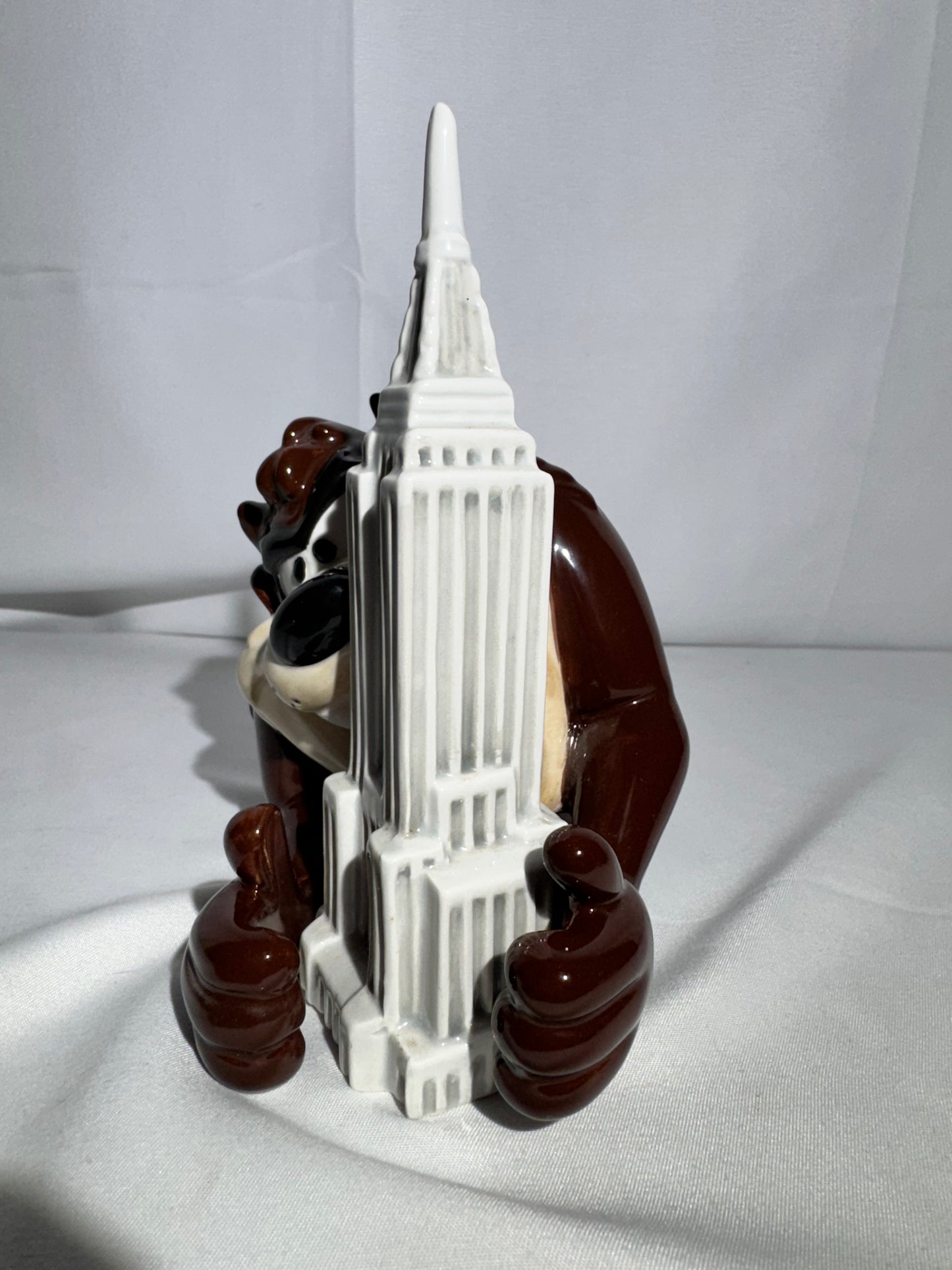 Taz and Empire State Building- Salt and Pepper- Warner Brothers- Looney Tunes-1998