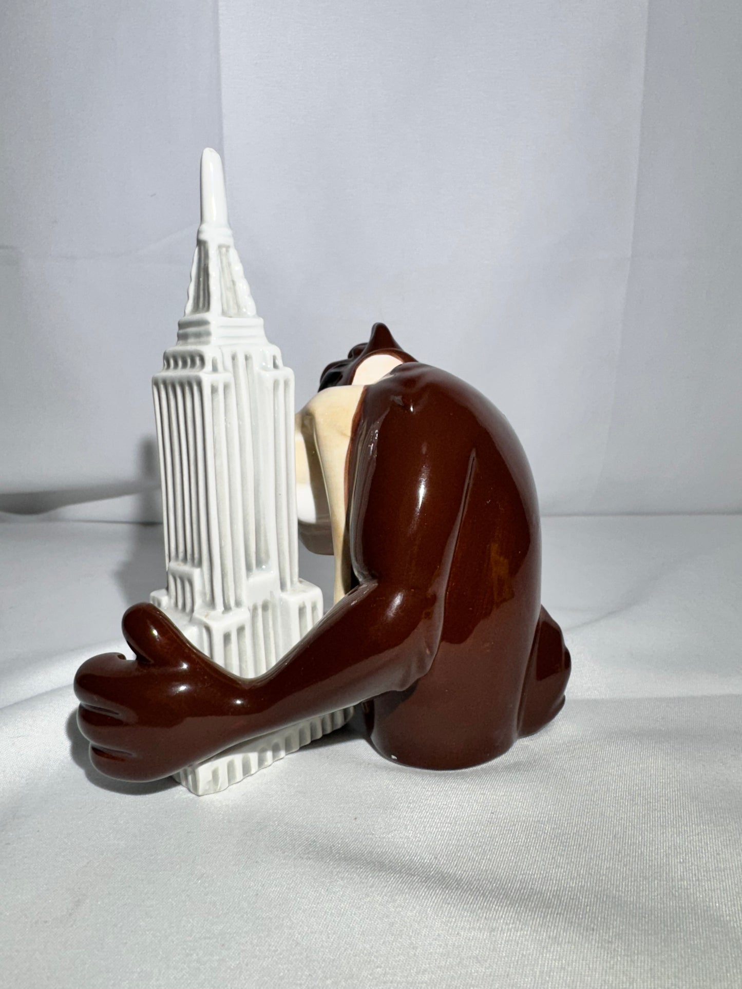 Taz and Empire State Building- Salt and Pepper- Warner Brothers- Looney Tunes-1998