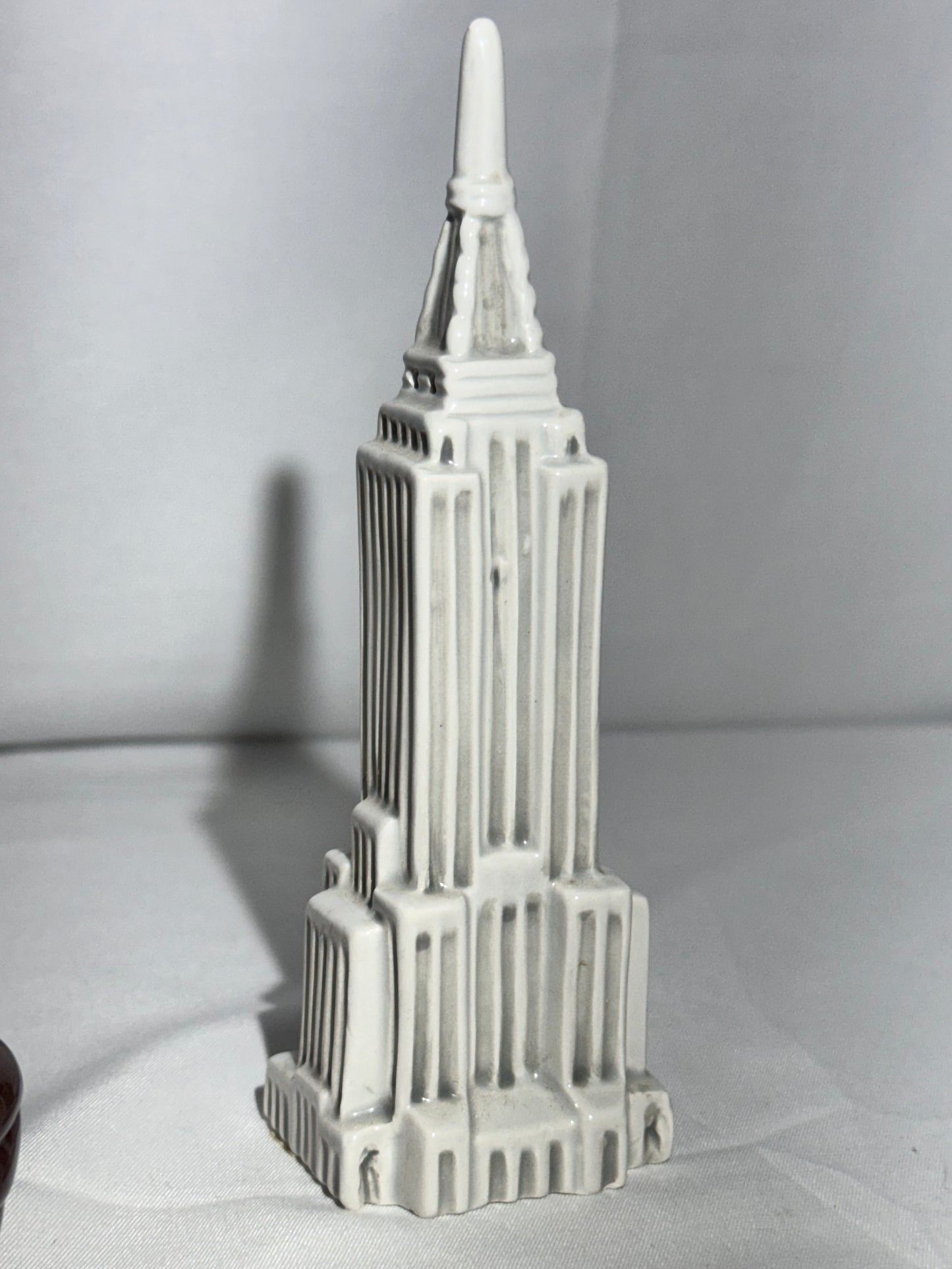Taz and Empire State Building- Salt and Pepper- Warner Brothers- Looney Tunes-1998