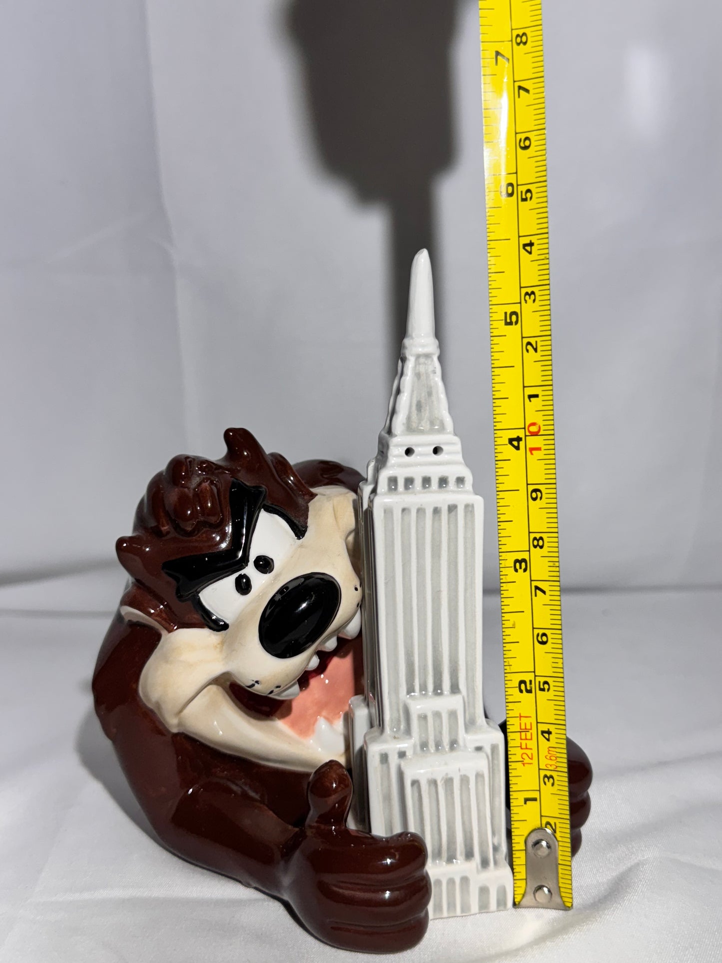 Taz and Empire State Building- Salt and Pepper- Warner Brothers- Looney Tunes-1998