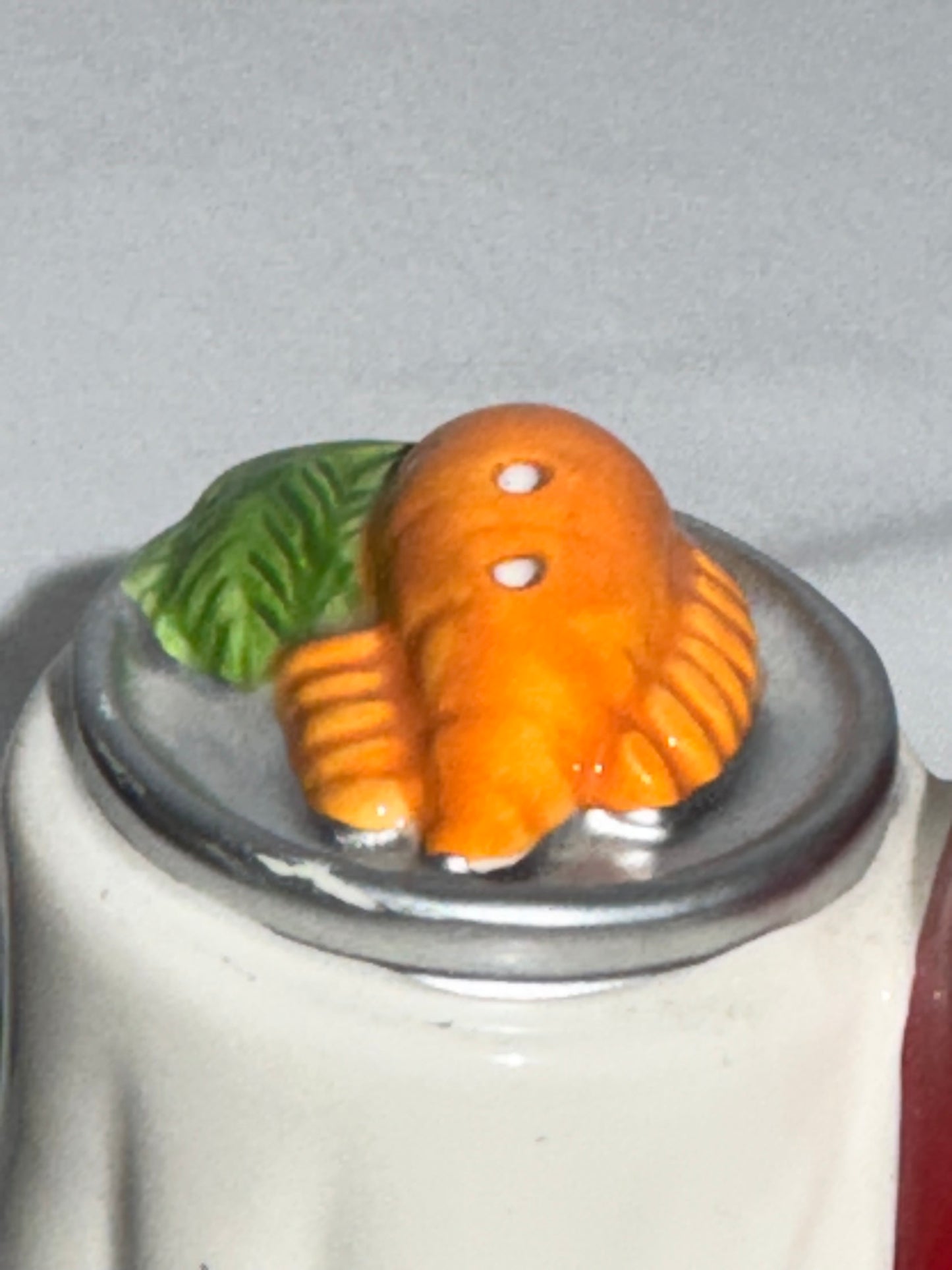 Bugs Bunny and dining table w/carrots - Salt and pepper- Warner Brothers- Looney Tunes