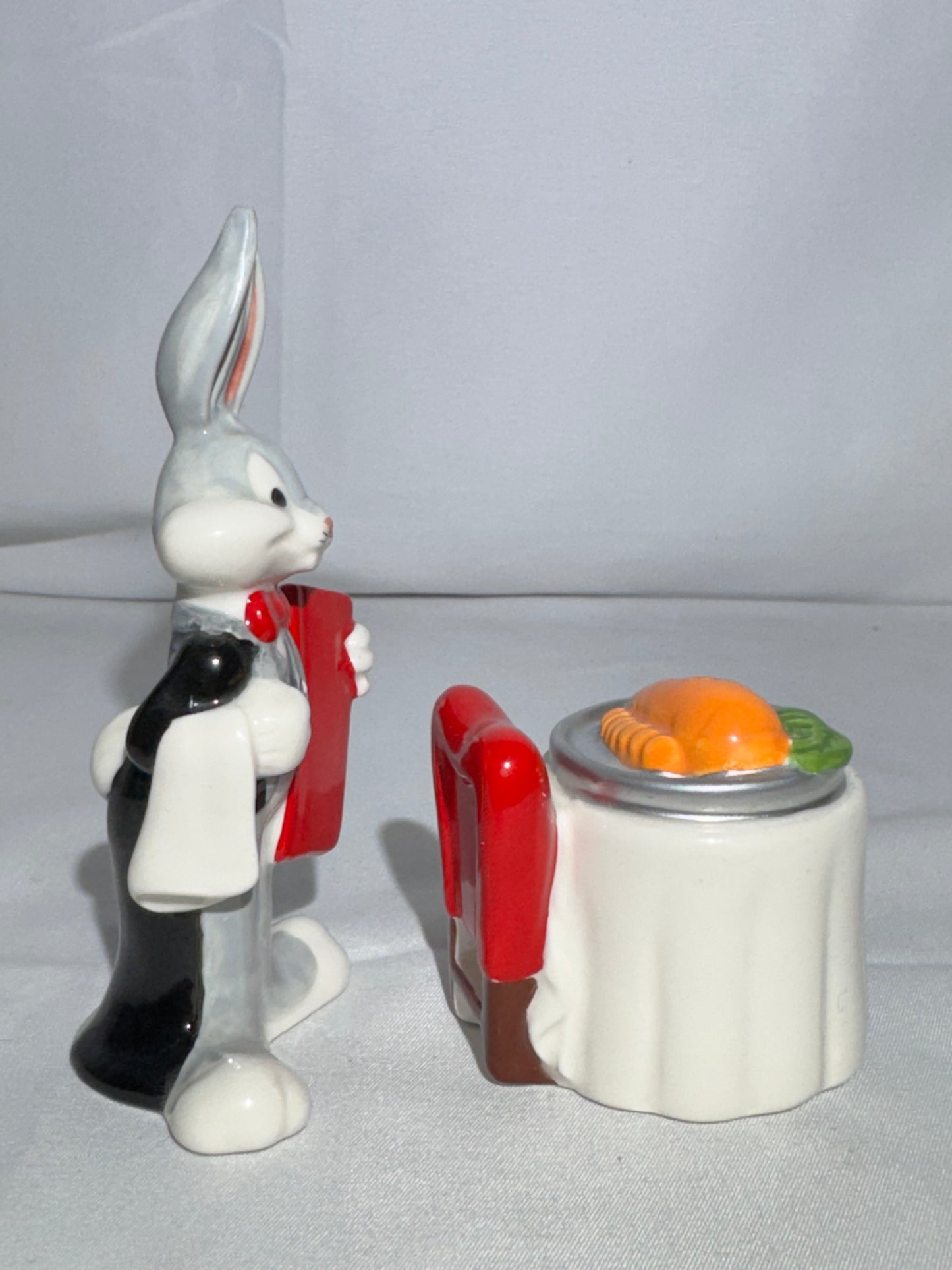 Bugs Bunny and dining table w/carrots - Salt and pepper- Warner Brothers- Looney Tunes