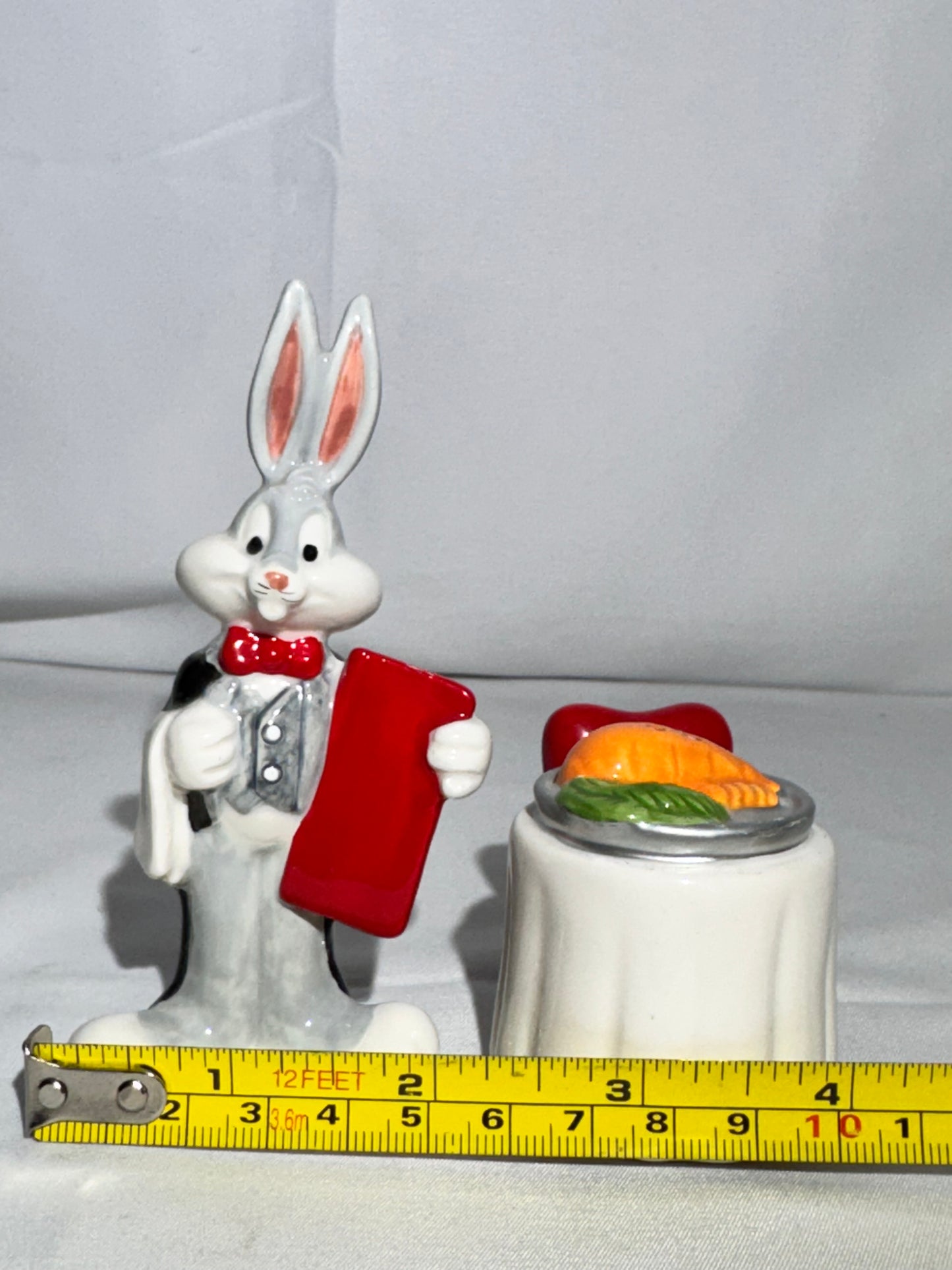 Bugs Bunny and dining table w/carrots - Salt and pepper- Warner Brothers- Looney Tunes