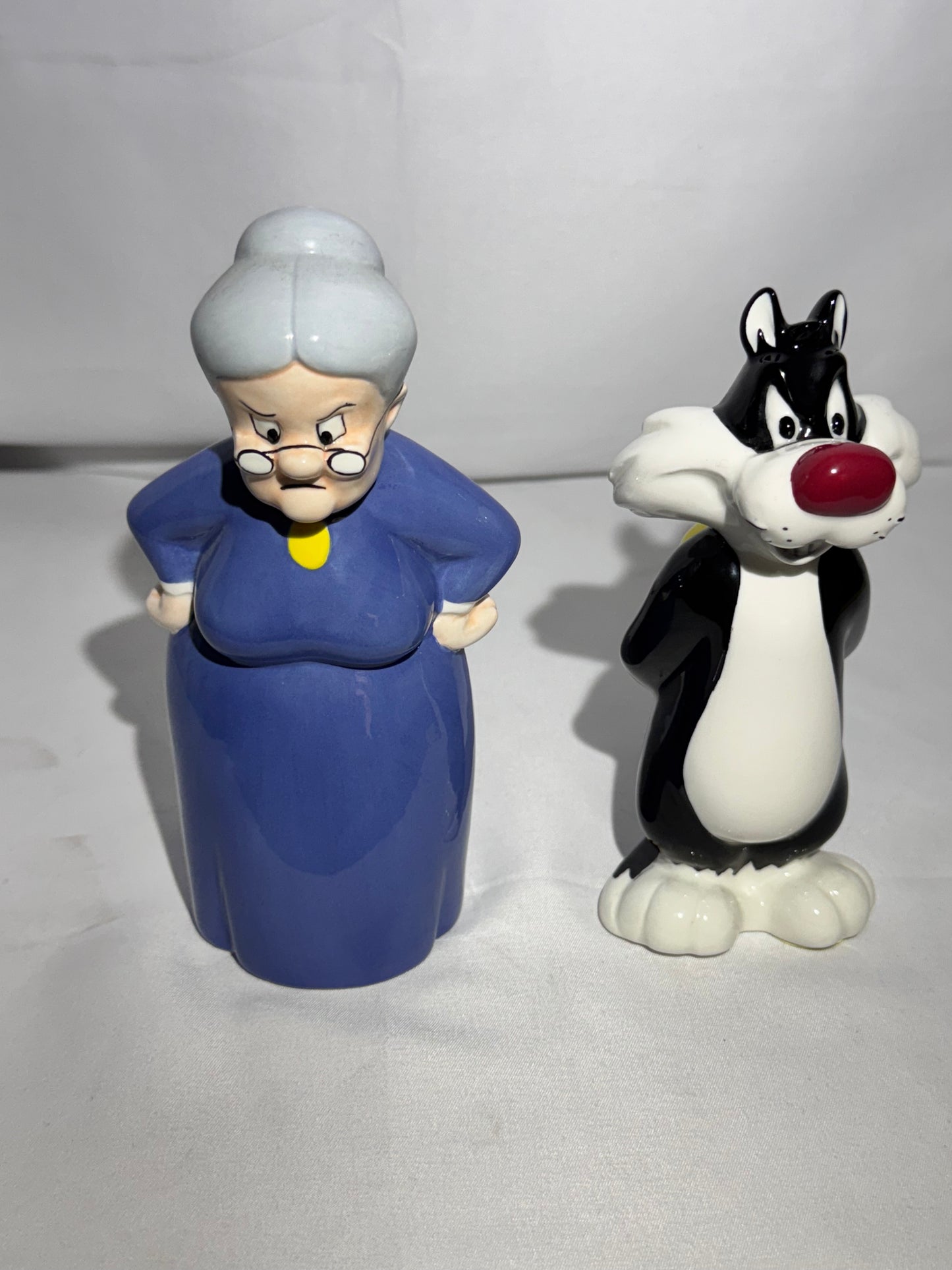 Sylvester, Tweety Bird and Granny - Salt and Pepper- Looney Tunes- Warner Brothers