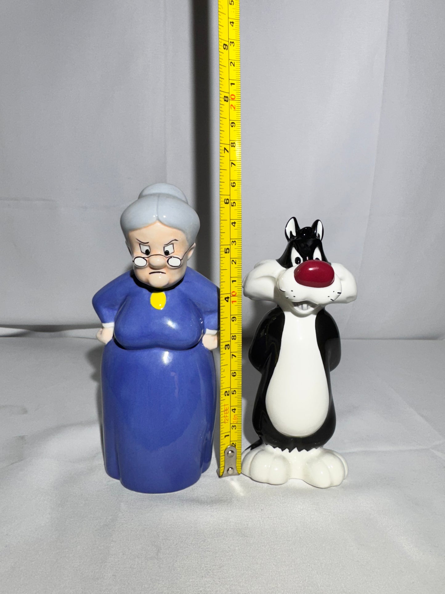 Sylvester, Tweety Bird and Granny - Salt and Pepper- Looney Tunes- Warner Brothers