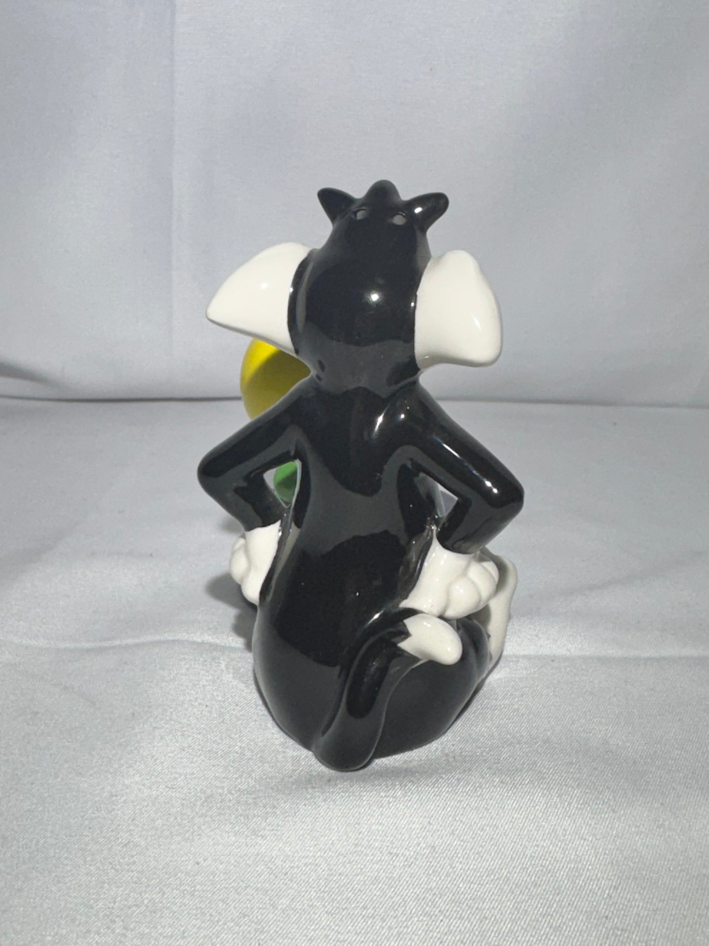 Tweety Bird and Sylvester- salt and pepper- Looney Tunes -Warner Brothers
