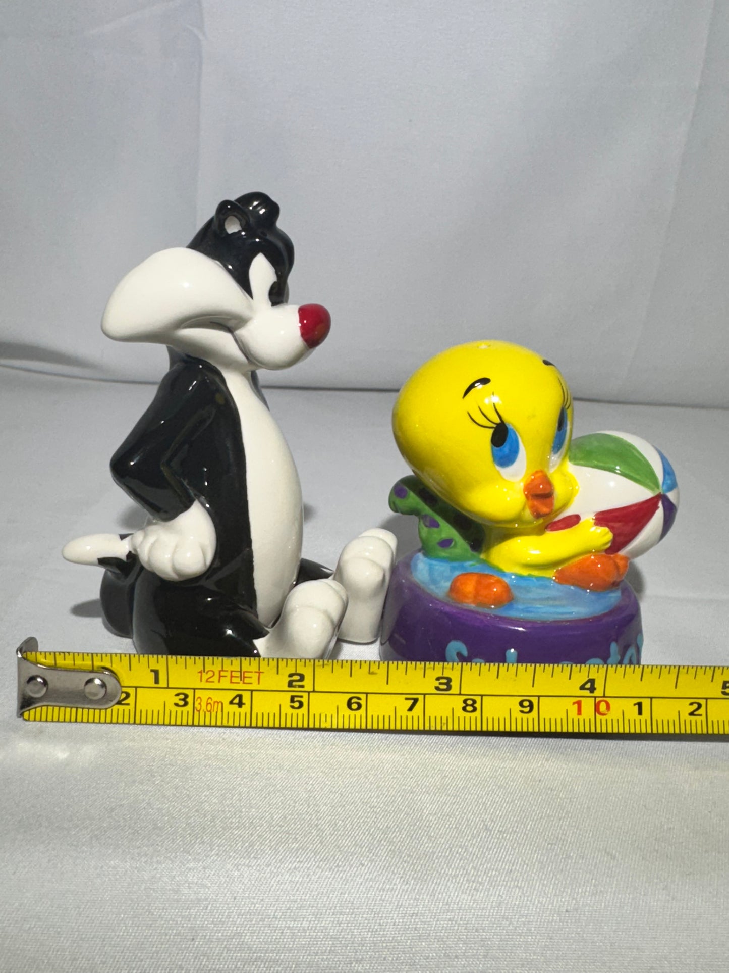 Tweety Bird and Sylvester- salt and pepper- Looney Tunes -Warner Brothers