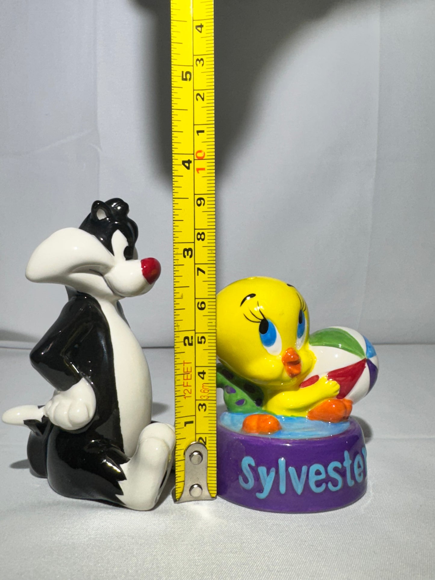 Tweety Bird and Sylvester- salt and pepper- Looney Tunes -Warner Brothers