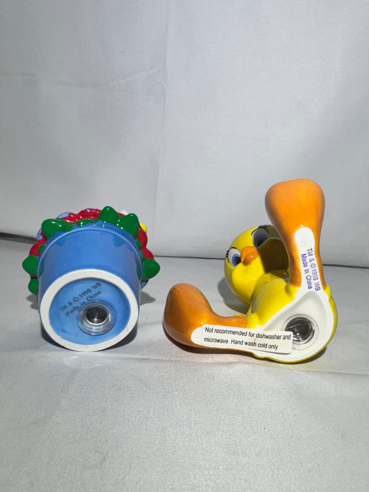 Tweety Bird - Salt and pepper- The Birds & The Bees - Looney Tunes- Warner Brothers