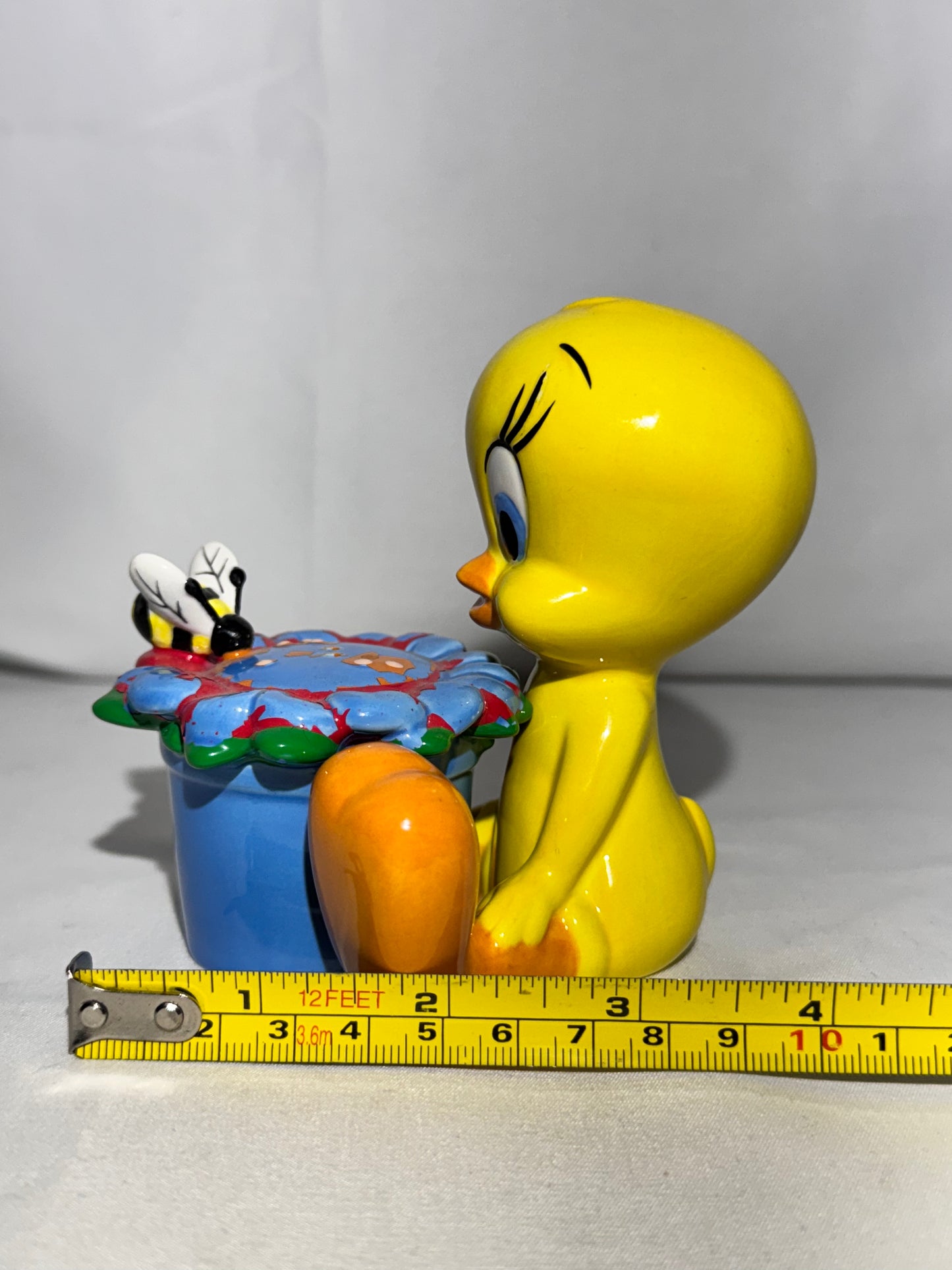 Tweety Bird - Salt and pepper- The Birds & The Bees - Looney Tunes- Warner Brothers