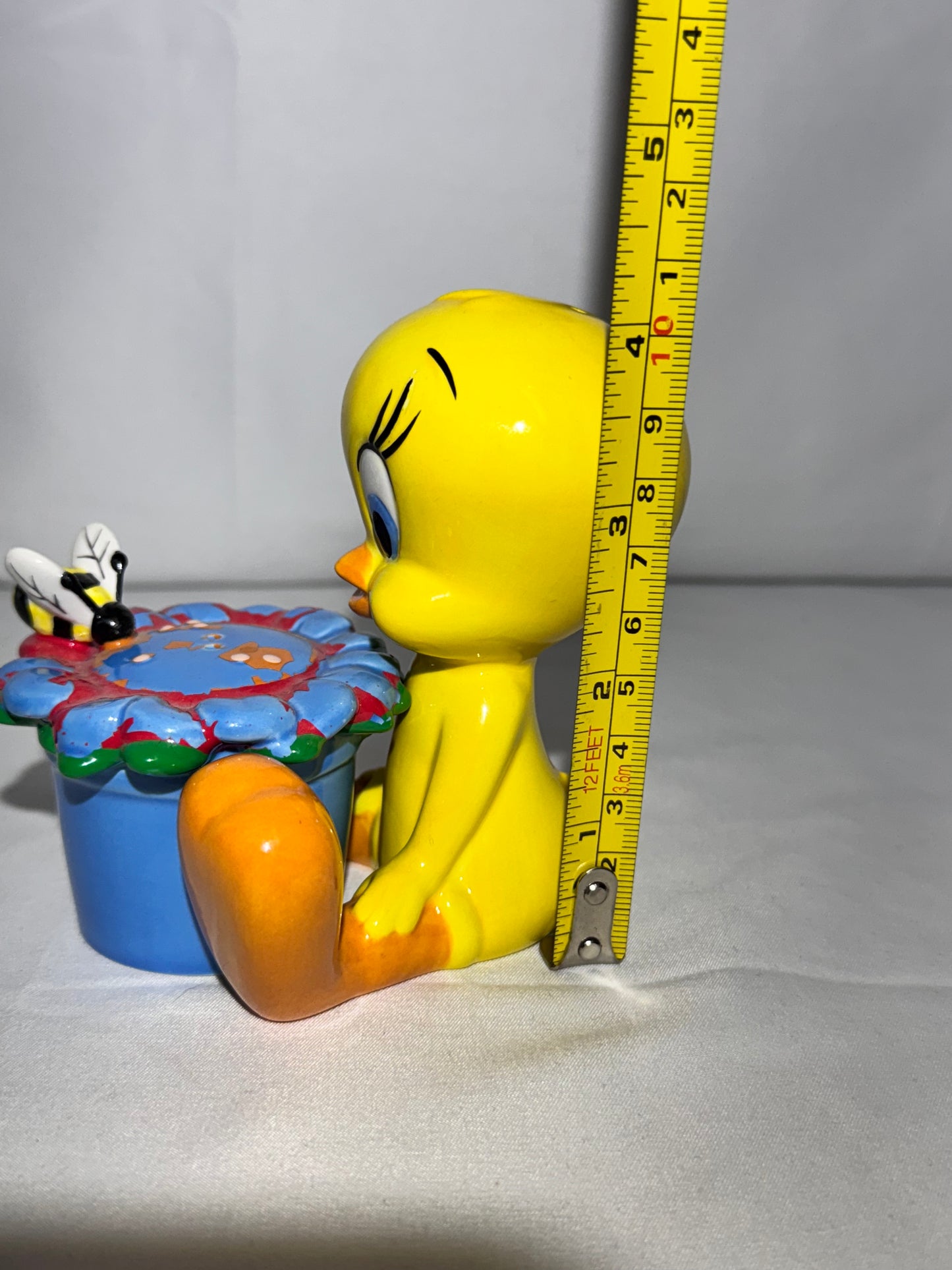 Tweety Bird - Salt and pepper- The Birds & The Bees - Looney Tunes- Warner Brothers