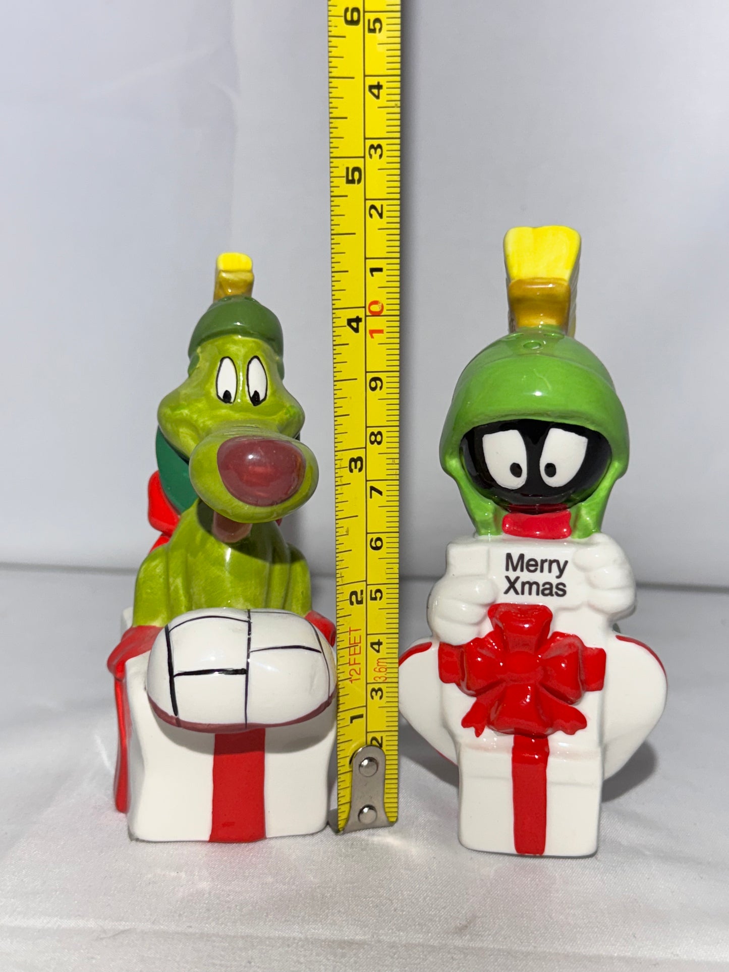 Marvin the Martian and K9 - salt & pepper- 1998 - Looney Tunes- Warner Brothers- Christmas- original box