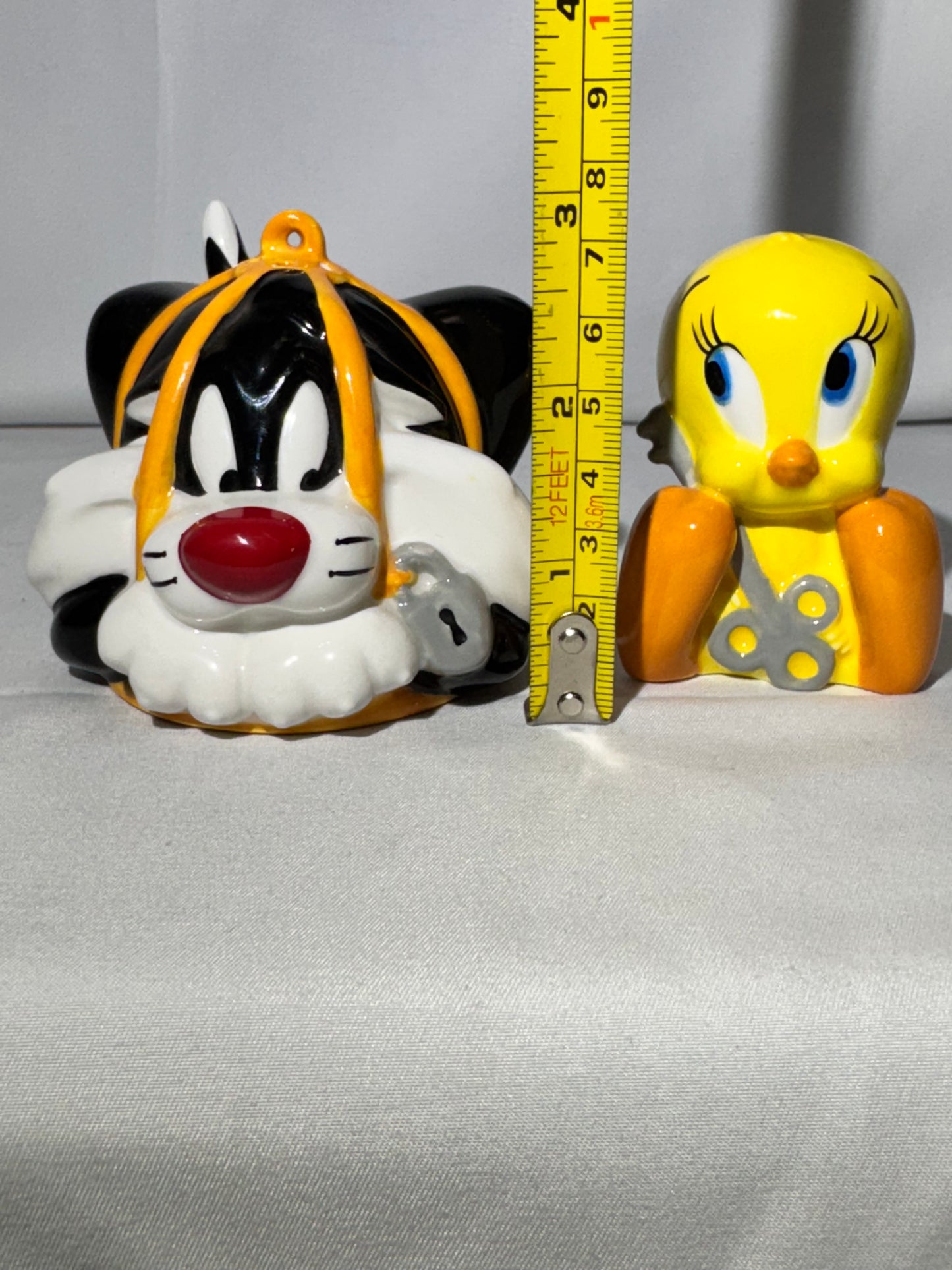 Tweety Bird and Sylvester- salt and pepper- Looney Tunes - Warner Brothers