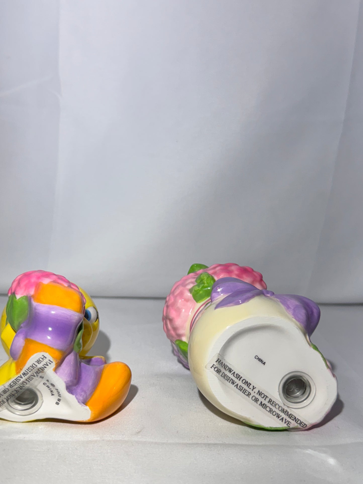 Tweety Birds - Beautiful Garden- Salt & Pepper- Looney Tunes- Warner Brothers