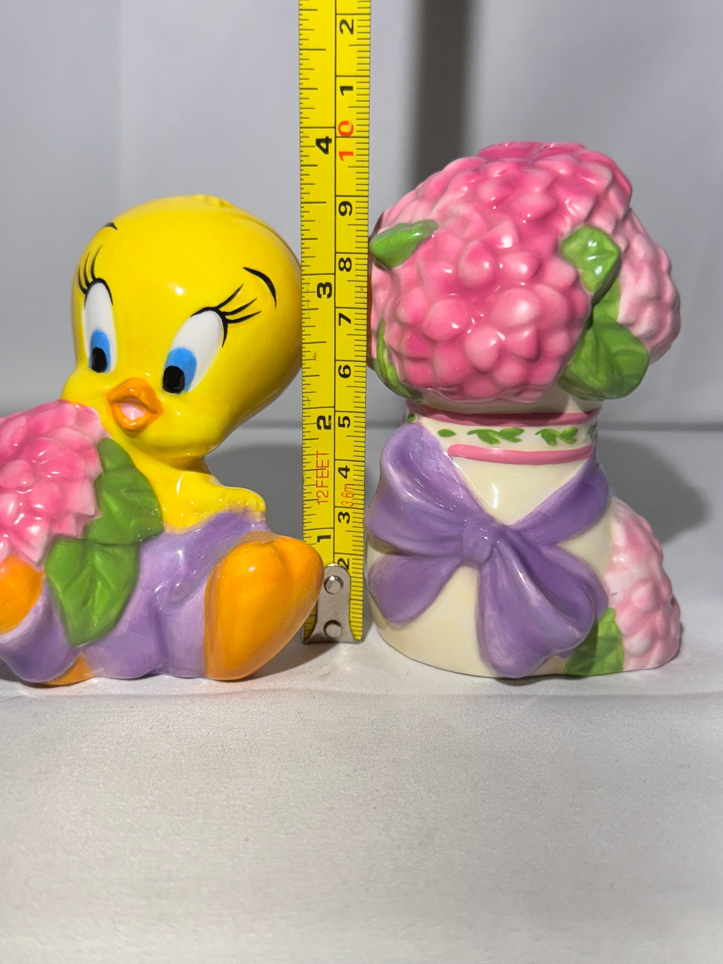 Tweety Birds - Beautiful Garden- Salt & Pepper- Looney Tunes- Warner Brothers