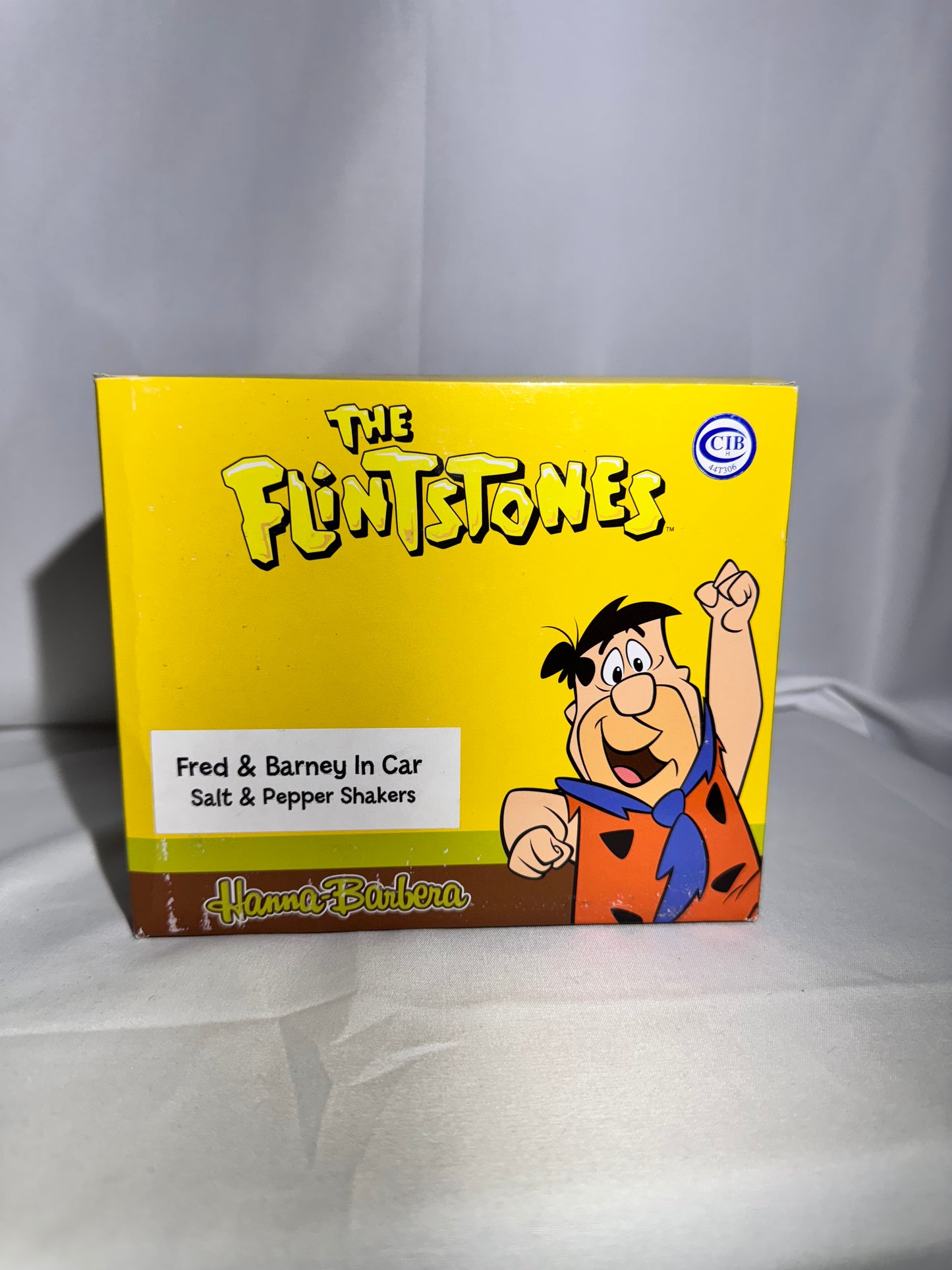 The Flintstones- Fred and Barney in car - magnetic Salt and Pepper- Hanna Barbera- Cartoon