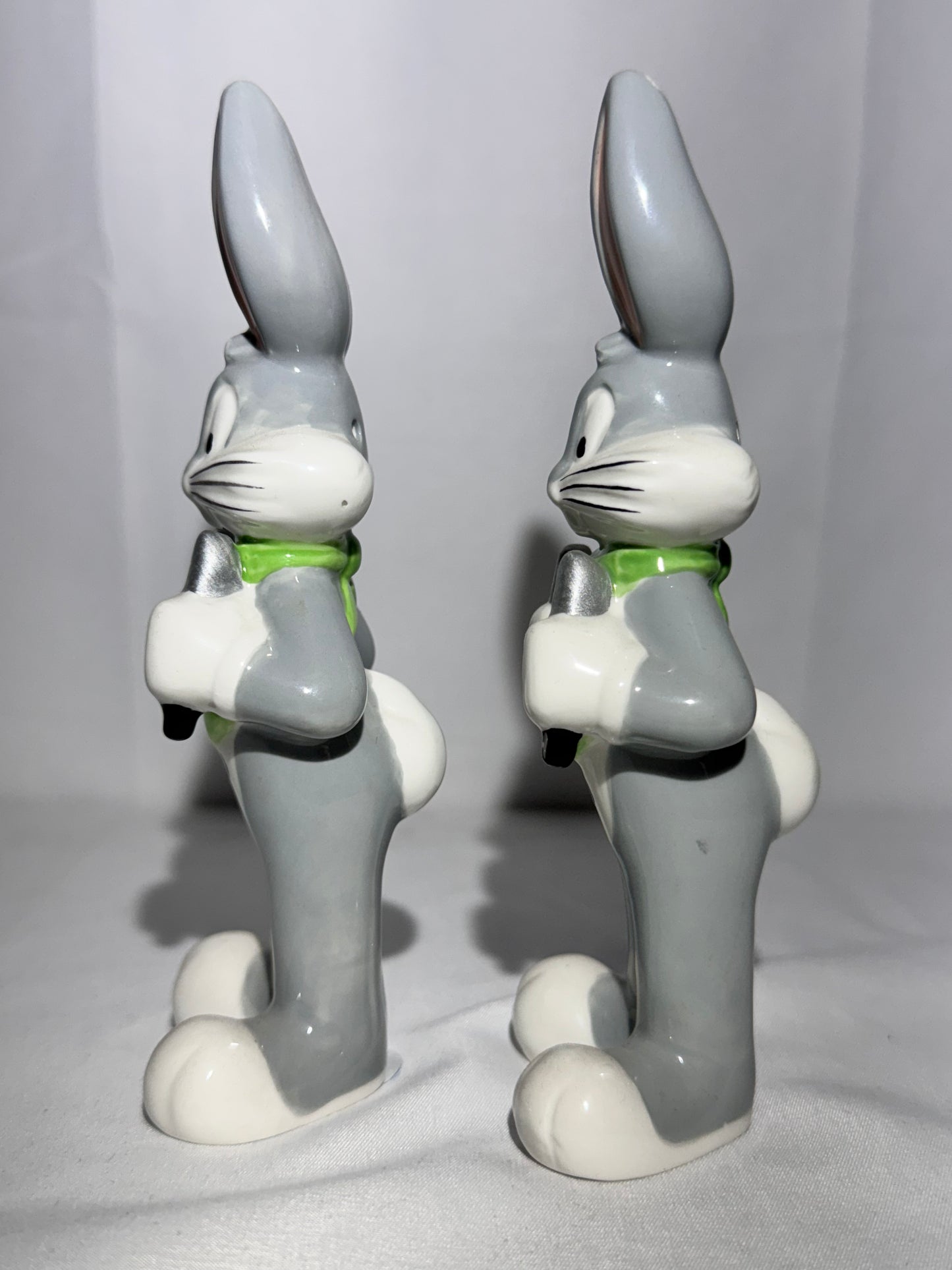 Bugs Bunny Salt & Pepper Shakers – Warner Brothers 1998 -Looney Tunes