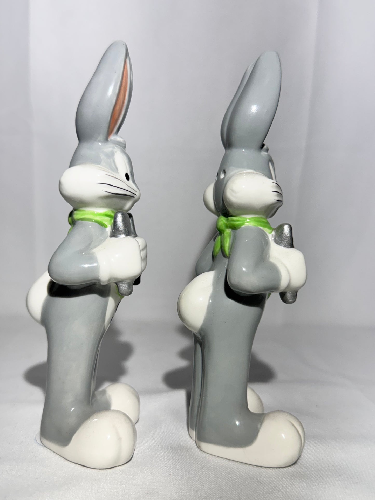 Bugs Bunny Salt & Pepper Shakers – Warner Brothers 1998 -Looney Tunes