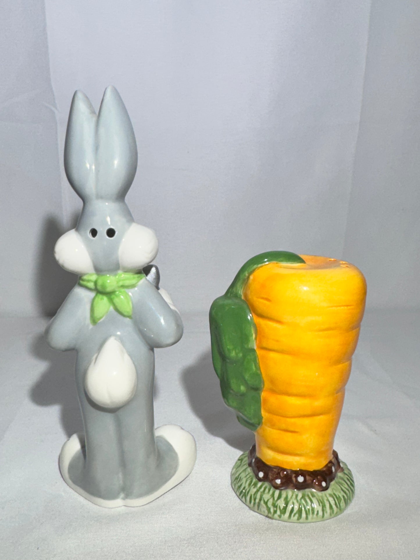 Warner Brothers 1998 Bugs Bunny & Carrot Salt & Pepper Shakers – Original Stoppers - Looney Tunes