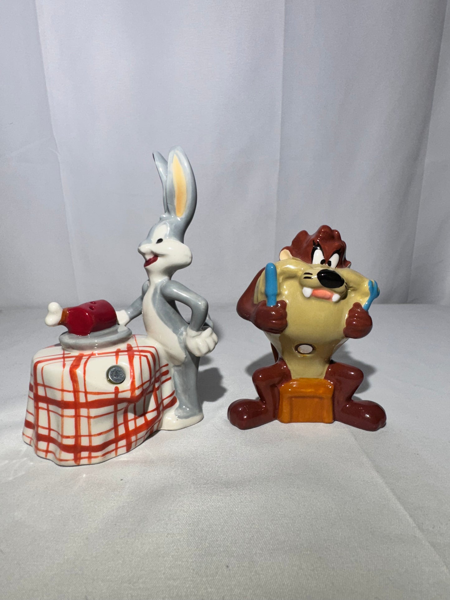Looney Tunes Bugs Bunny & Taz Salt and Pepper Shakers – Magnetic – Warner Brothers