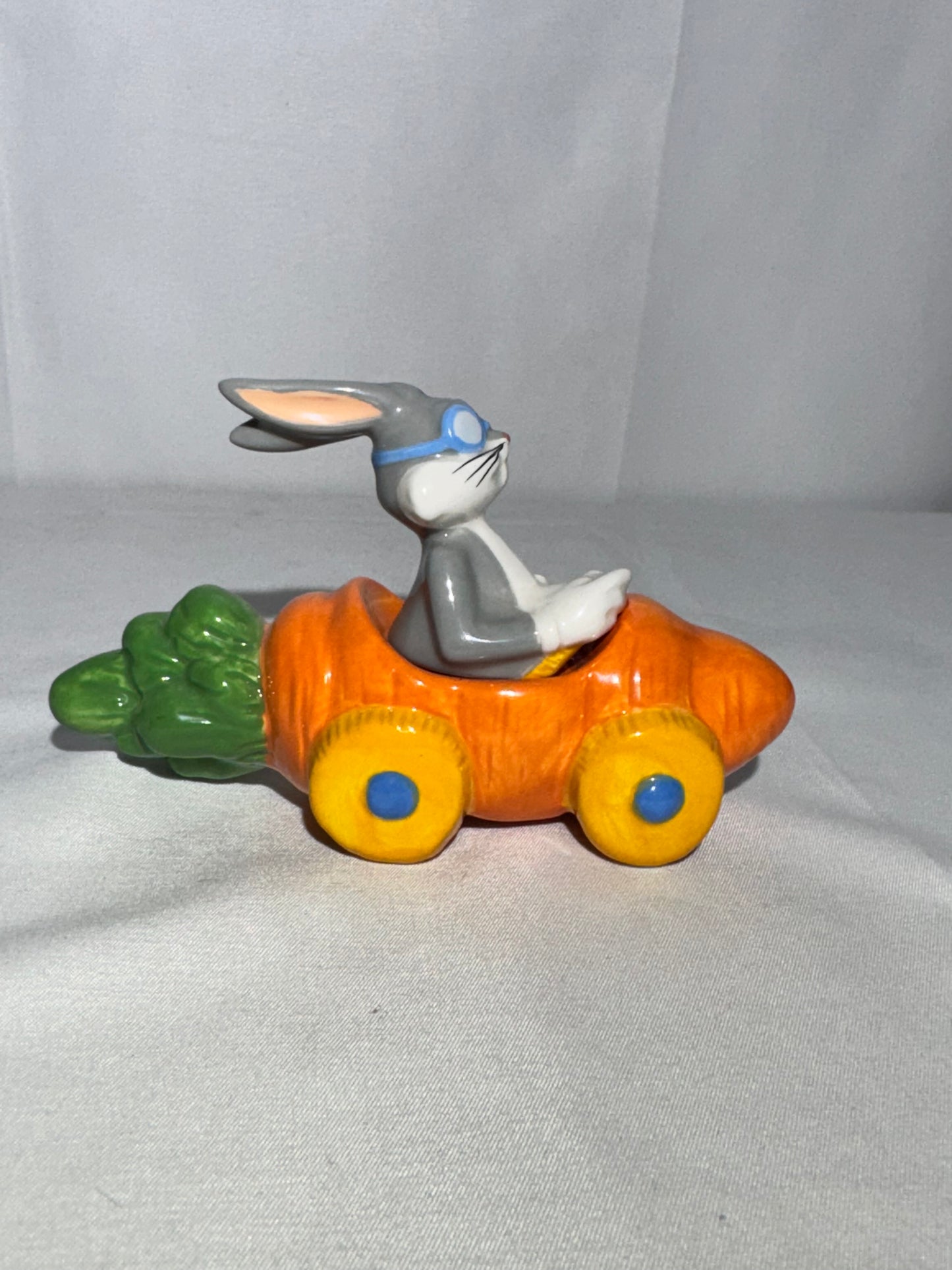 Bugs Bunny & Carrot Car Salt & Pepper Shakers – Warner Brothers- Looney Tunes