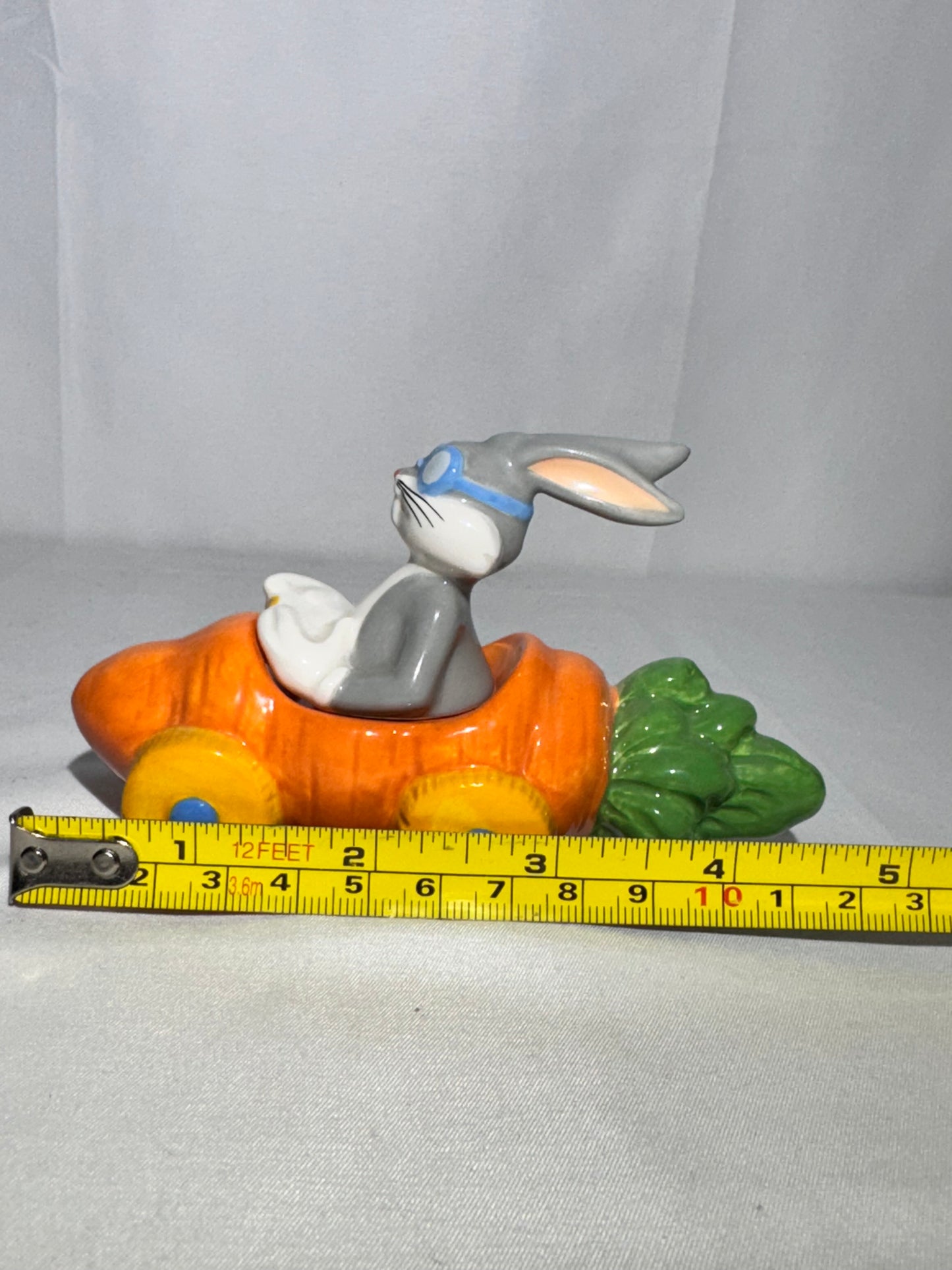 Bugs Bunny & Carrot Car Salt & Pepper Shakers – Warner Brothers- Looney Tunes