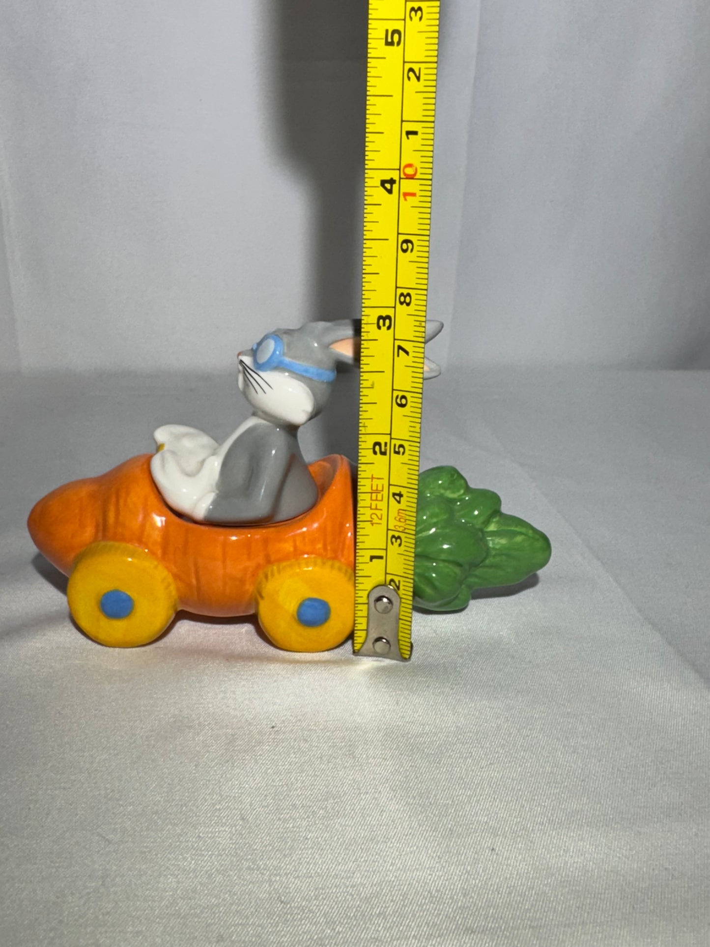 Bugs Bunny & Carrot Car Salt & Pepper Shakers – Warner Brothers- Looney Tunes