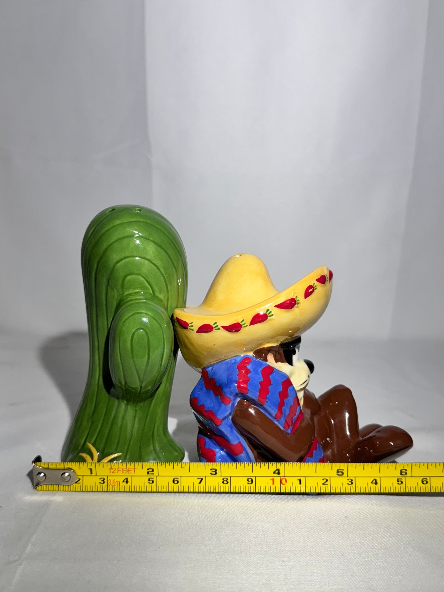 Taz Salt & Pepper Shaker – 1997 Warner Brothers- Looney Tunes