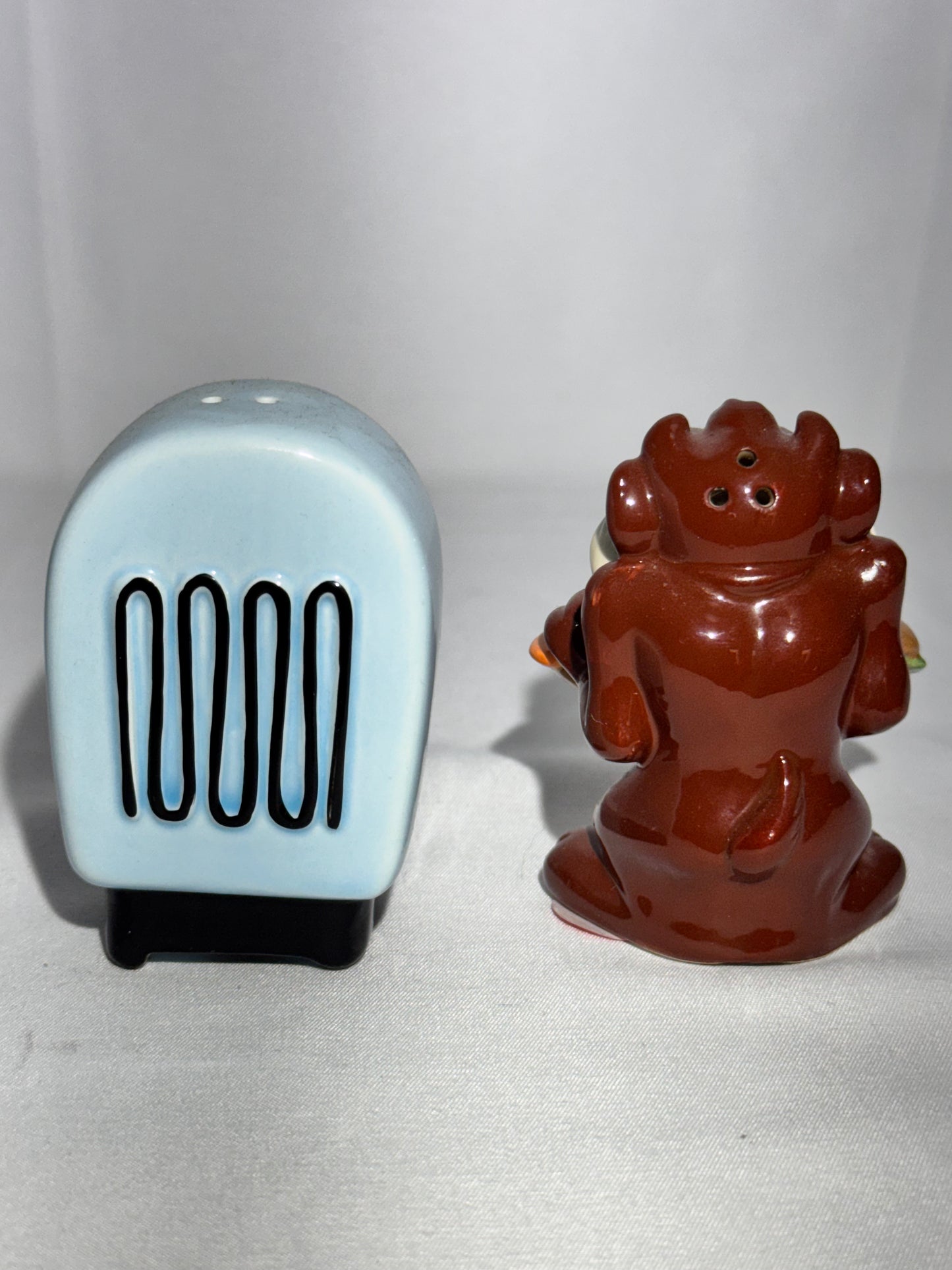 Taz & Retro Blue Refrigerator - Salt & Pepper Shakers – 1992 – Original Stoppers