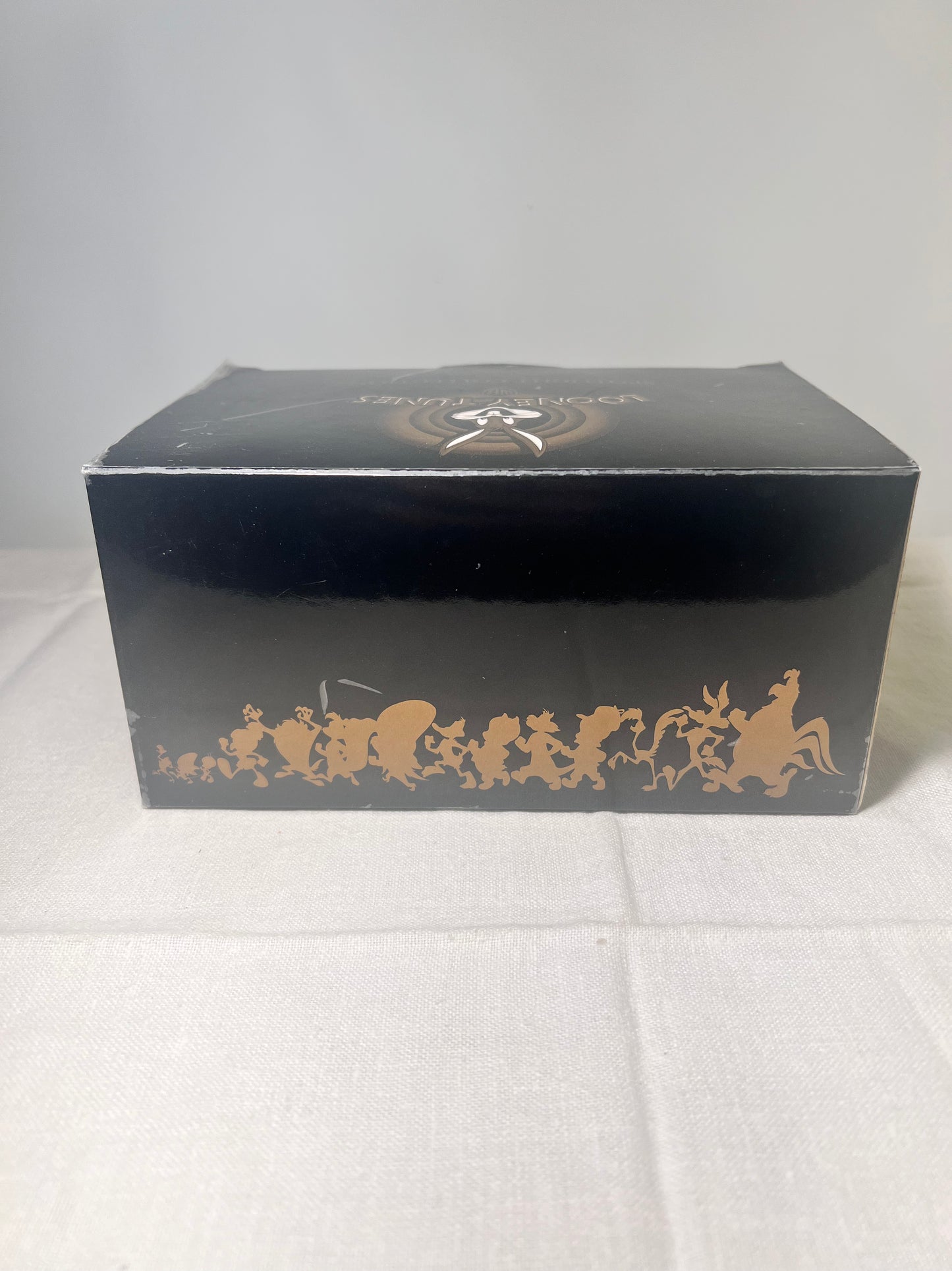 Looney Tunes- Goebel-Spotlight Collection-Barbershop-Limited Edition of 10,098- Bugs Bunny-Hare Do- Elmer Fud- Bad Hare Day-Handcrafted in Malaysia