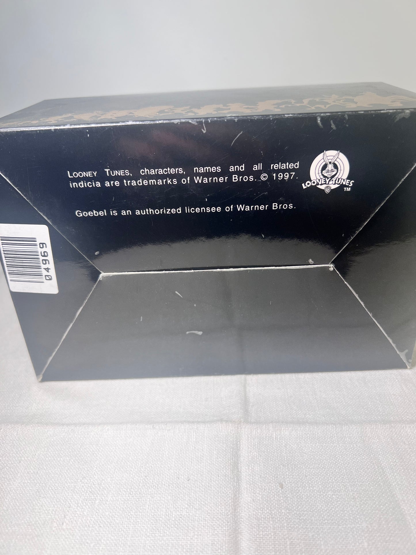 Looney Tunes- Goebel-Spotlight Collection-Barbershop-Limited Edition of 10,098- Bugs Bunny-Hare Do- Elmer Fud- Bad Hare Day-Handcrafted in Malaysia