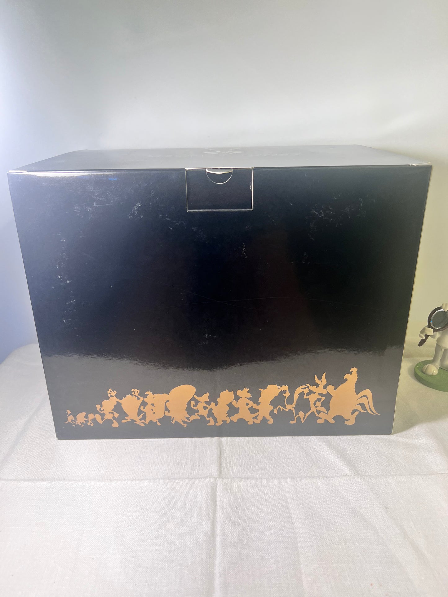 Looney Tunes- Goebel-Spotlight Collection-Barbershop-Limited Edition of 10,098- Bugs Bunny-Hare Do- Elmer Fud- Bad Hare Day-Handcrafted in Malaysia