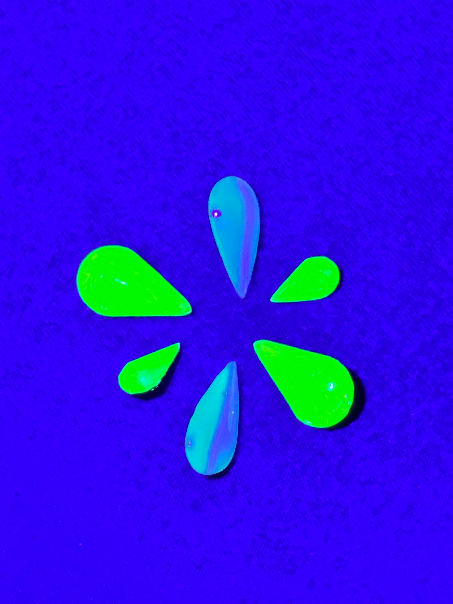 Uranium Gemstones -6 pieces- pear shaped- green