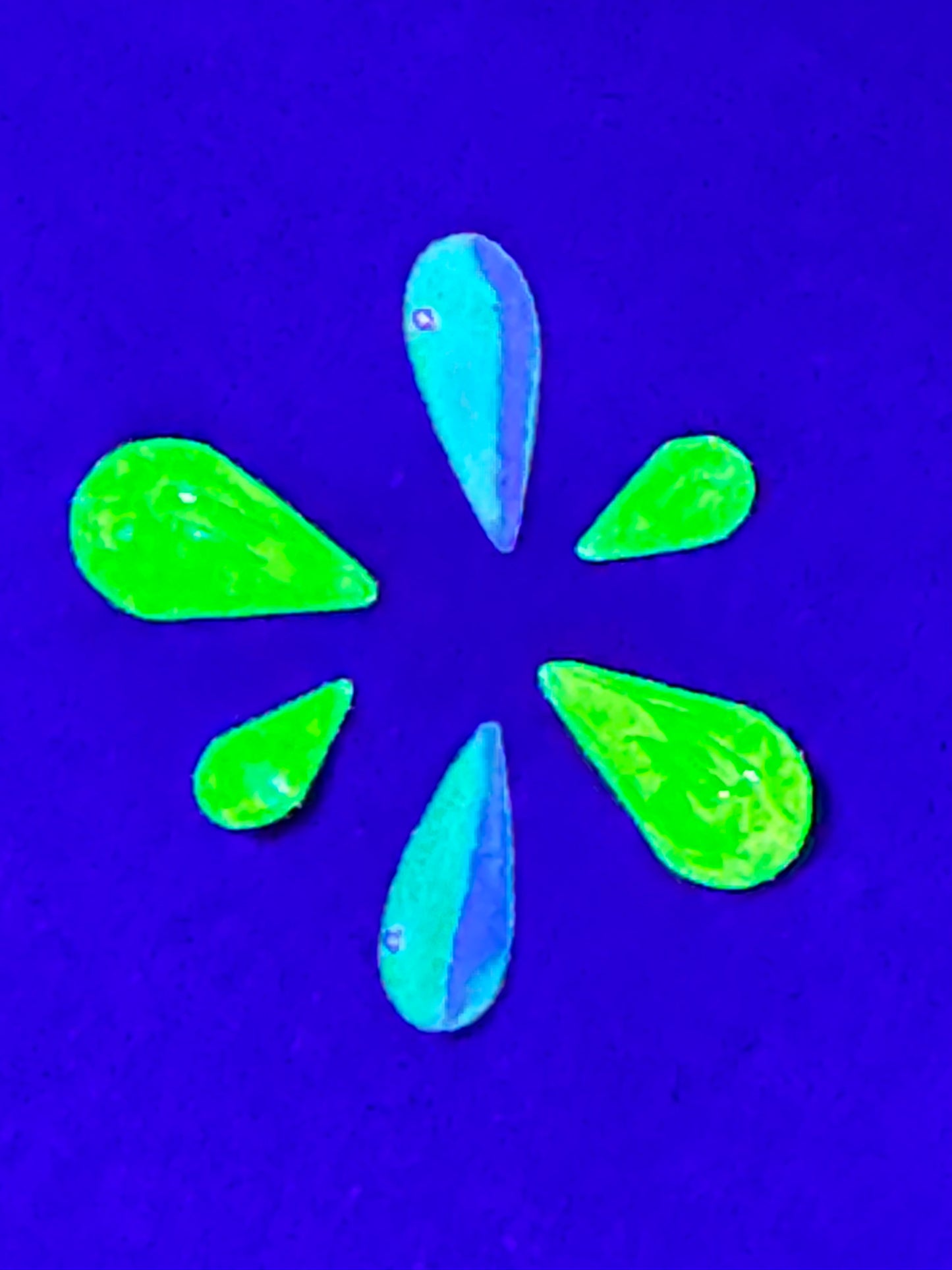 Uranium Gemstones -6 pieces- pear shaped- green