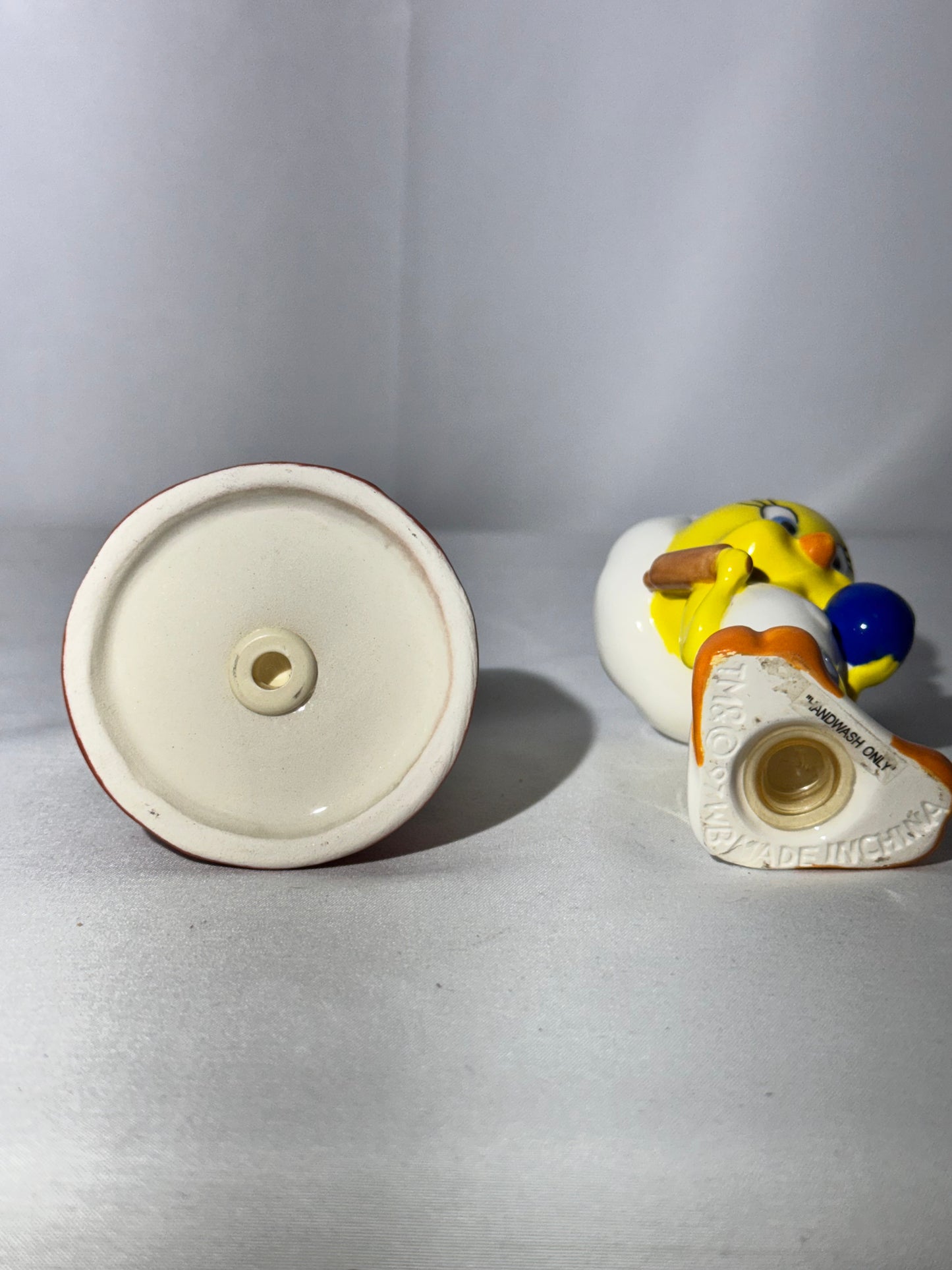 Vintage 1997 Warner Brothers Looney Tunes Salt & Pepper Shakers – Tweety & Birthday Cake Set