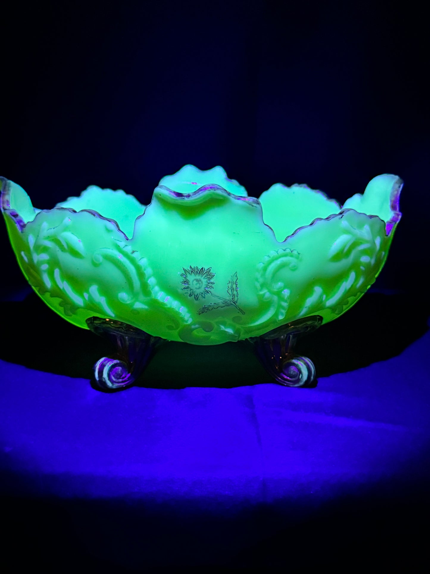 Antique Northwood Louis XV Custard Glass Master Berry Bowl – Uranium, 1898