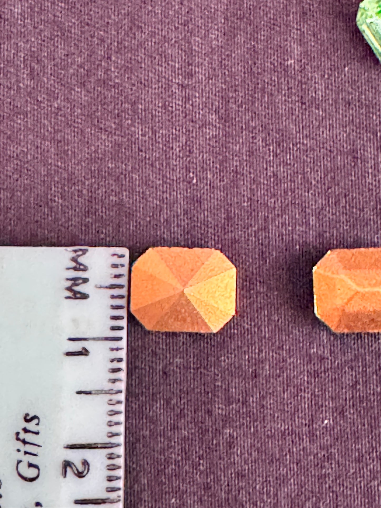 Uranium- Gemstones - 8 pieces- octagon shape -green - foiled back