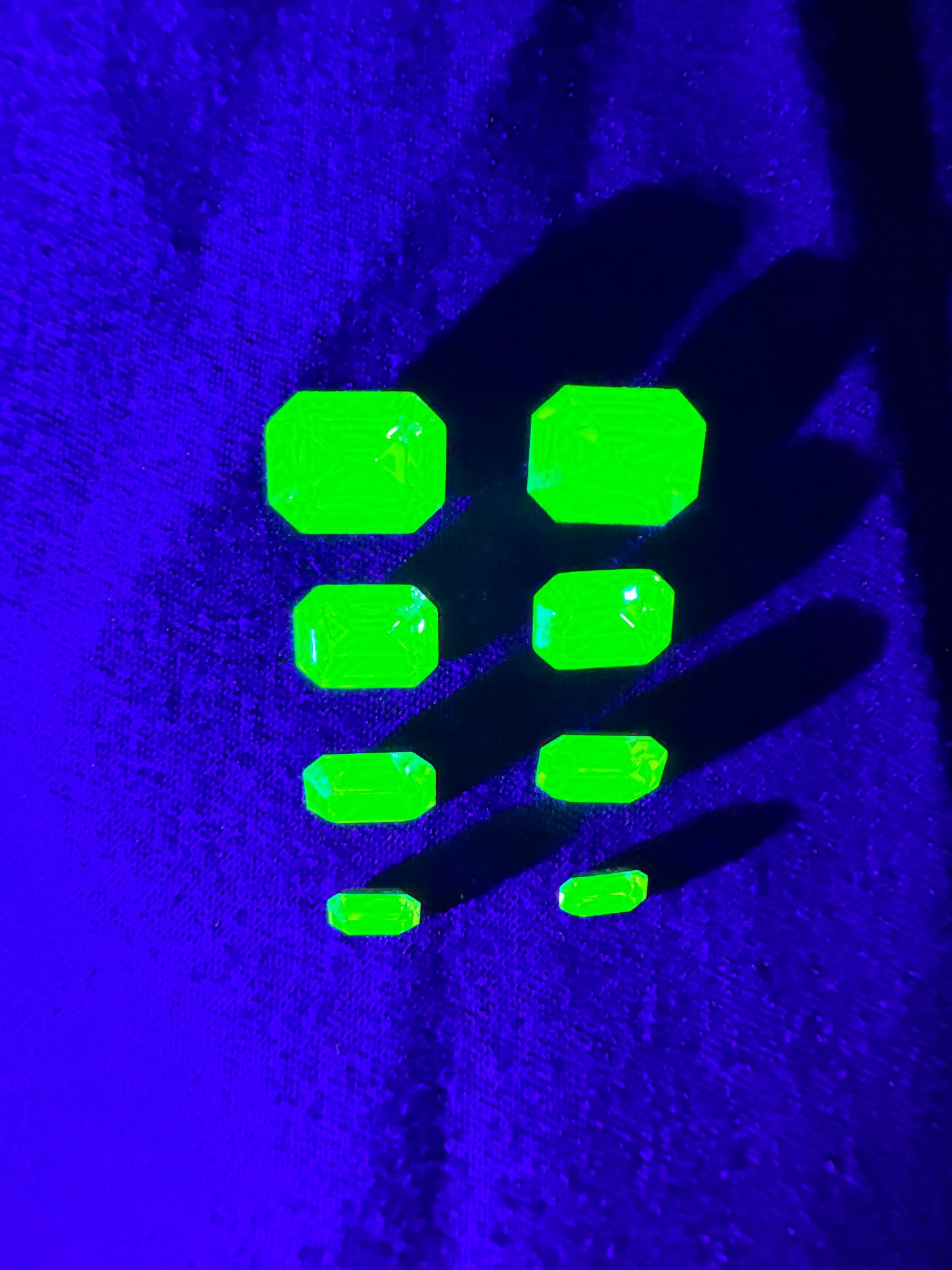 Uranium- Gemstones - 8 pieces- octagon shape -green - foiled back