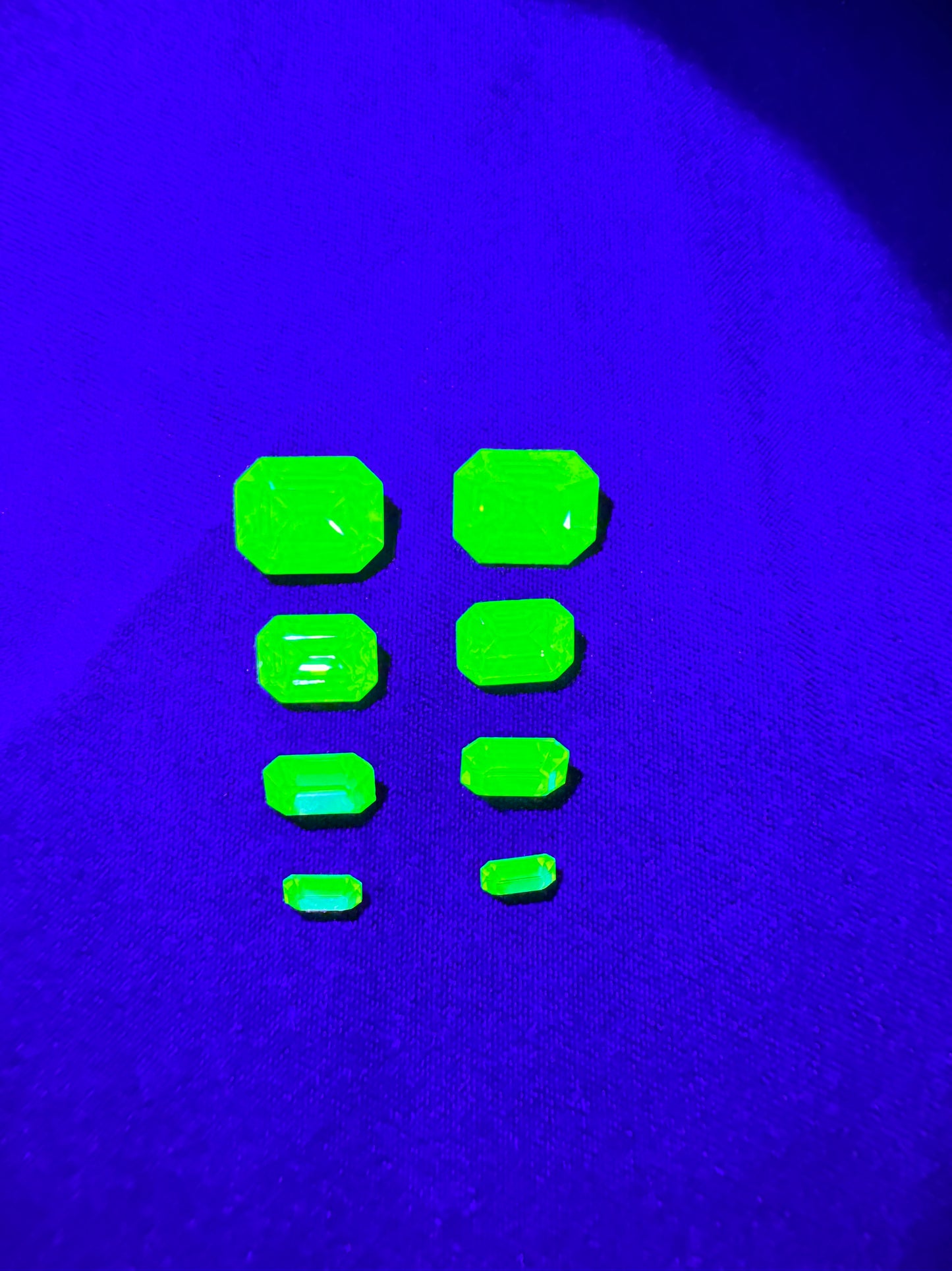 Uranium- Gemstones - 8 pieces- octagon shape -green - foiled back
