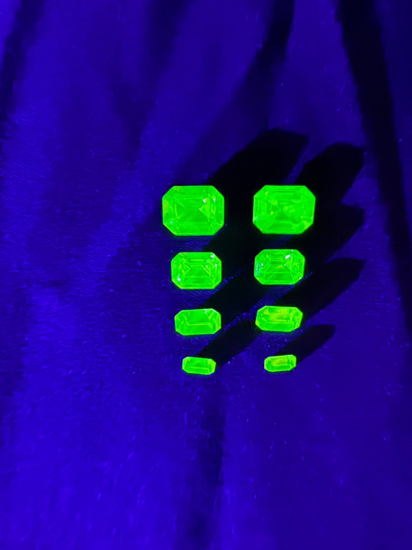 Uranium- Gemstones - 8 pieces- octagon shape -green - foiled back