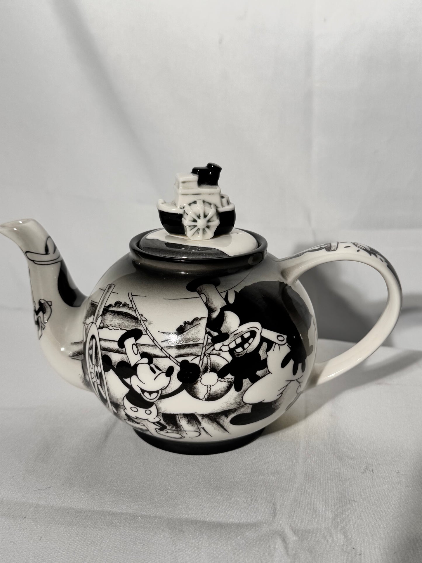 Mickey Mouse- Teapot- Steam Boat Willie- Cardew Design - Disney Showcase Collection- Black and white-