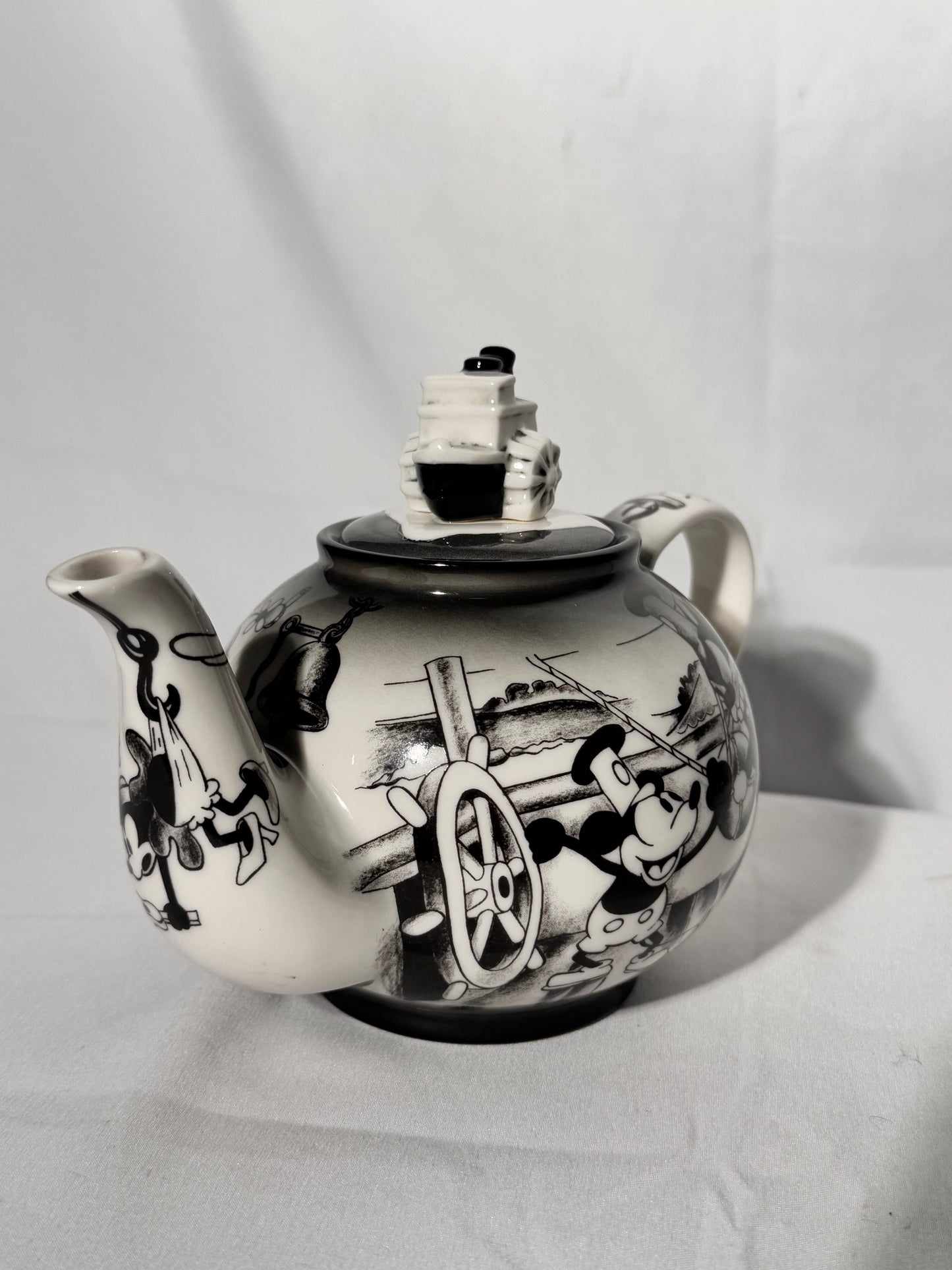 Mickey Mouse- Teapot- Steam Boat Willie- Cardew Design - Disney Showcase Collection- Black and white-