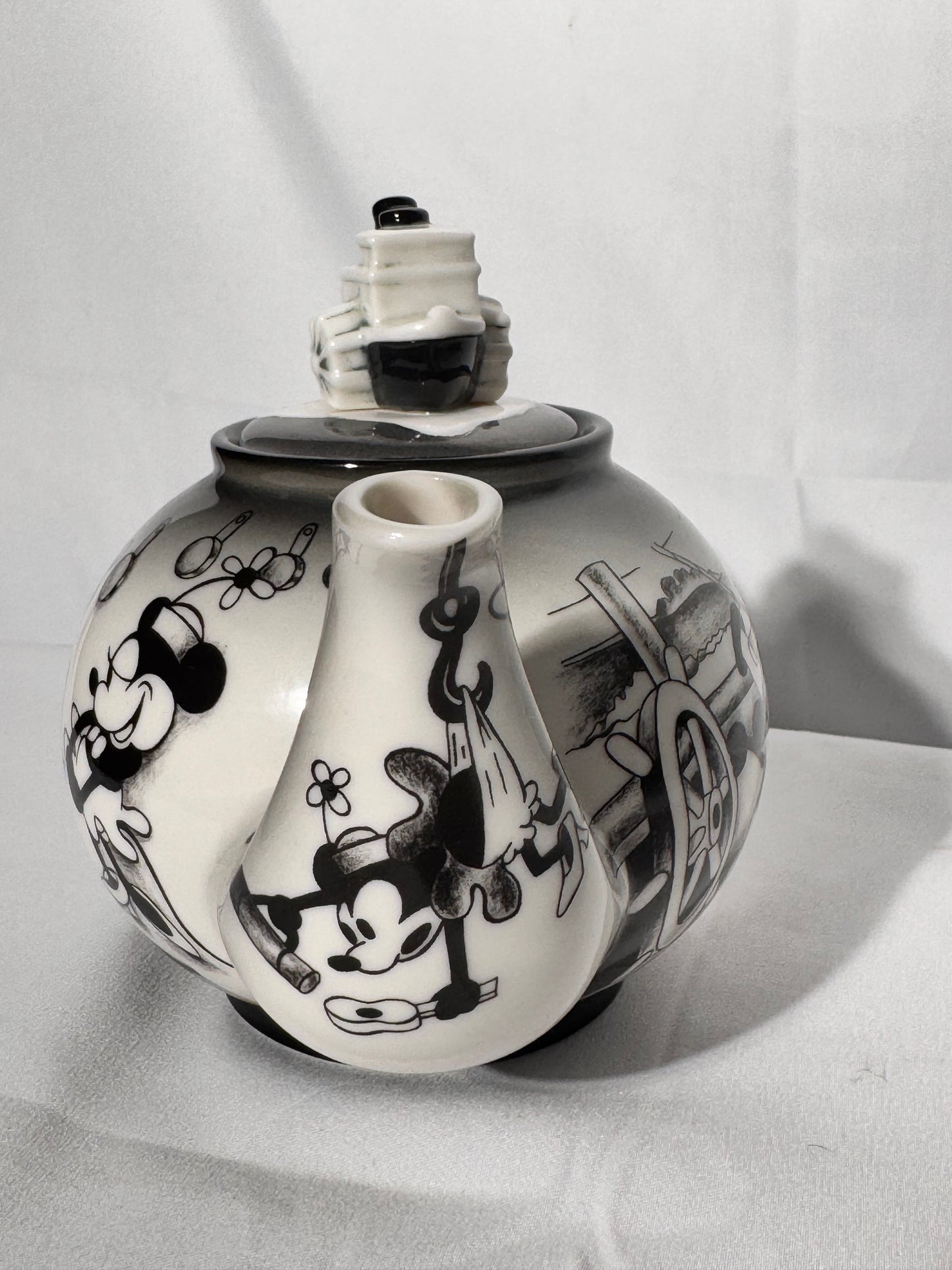 Mickey Mouse- Teapot- Steam Boat Willie- Cardew Design - Disney Showcase Collection- Black and white-