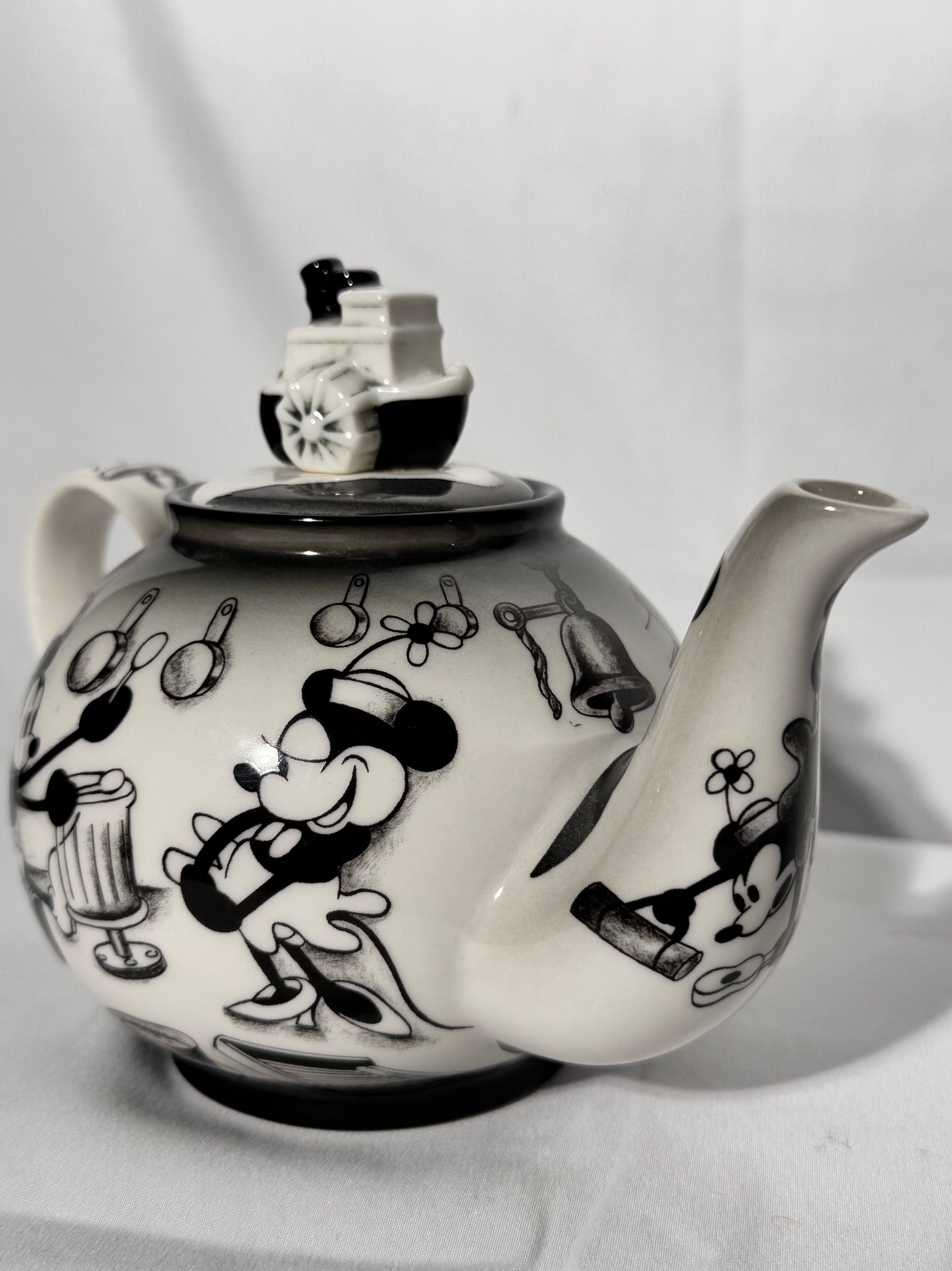 Mickey Mouse- Teapot- Steam Boat Willie- Cardew Design - Disney Showcase Collection- Black and white-